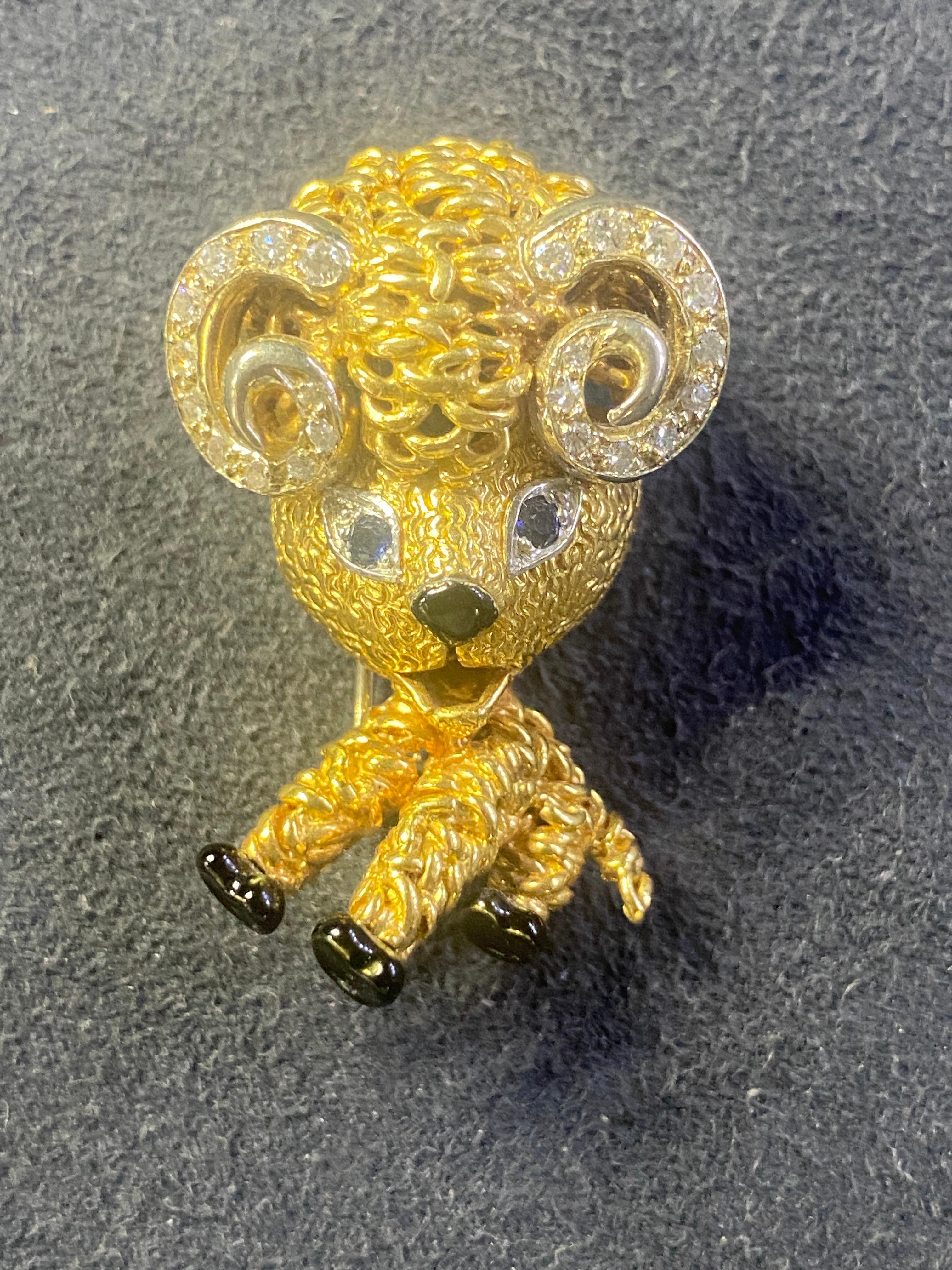 A true testament to Van Cleef & Arpels' timeless elegance, this 18-carat gold ram brooch, dating back to 1963, is a masterpiece of craftsmanship and sophistication. Expertly designed, the brooch captures the essence of a ram with remarkable