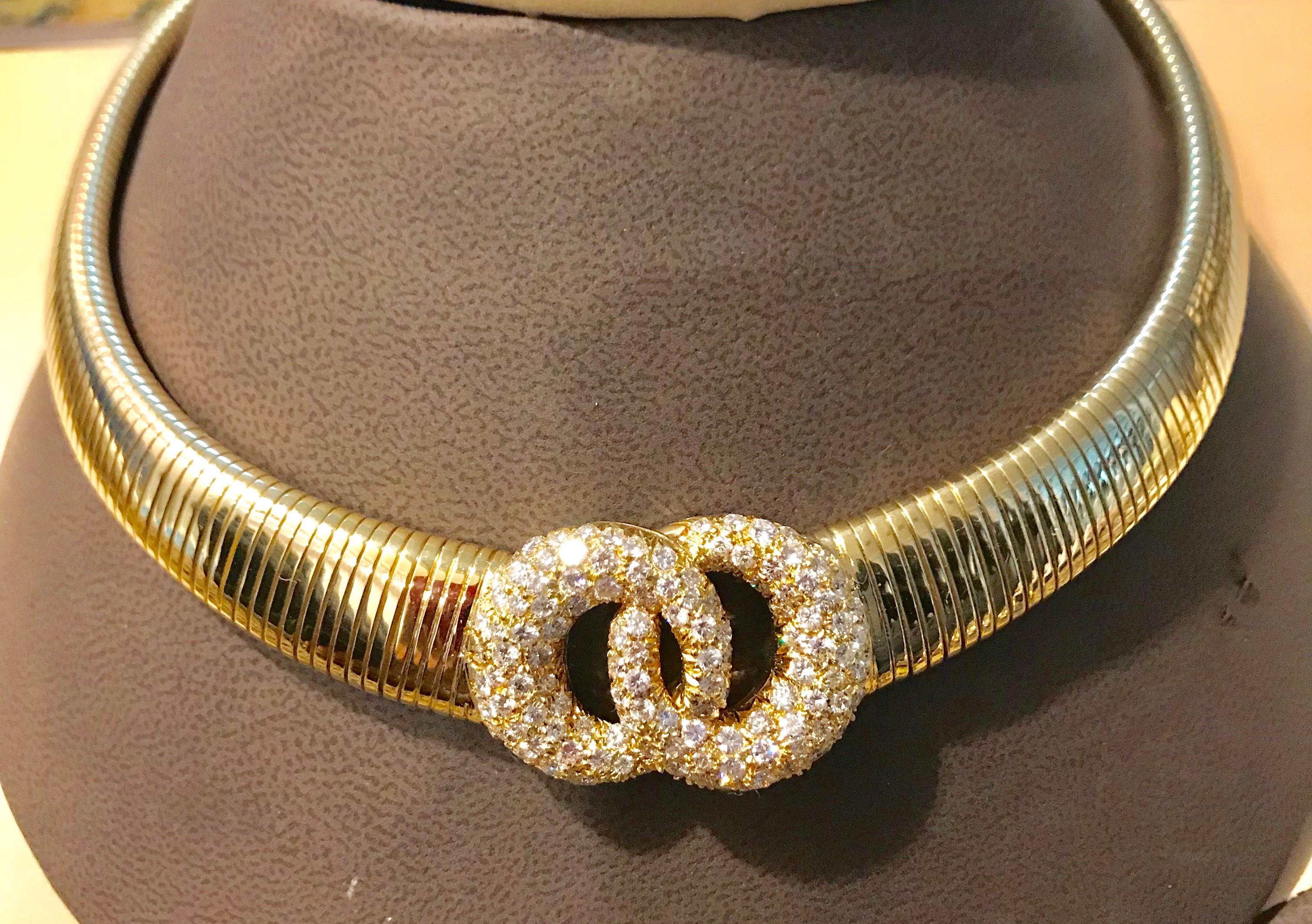 A prestigious piece by Van Cleef & Arpels, this flexible collar necklace is pavé set with an opulence of white diamonds, weighing approximately 6  carats ,  all finely mounted in 
18 karat yellow gold. weight of the necklace is 100 gm.
Center Plaque