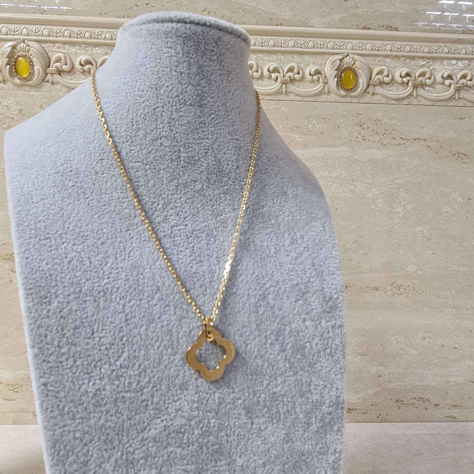 Van Cleef & Arpels 18 ct Yellow Gold Clover Byzantine Alhambra Pendant Necklace In Excellent Condition In Krakow, PL