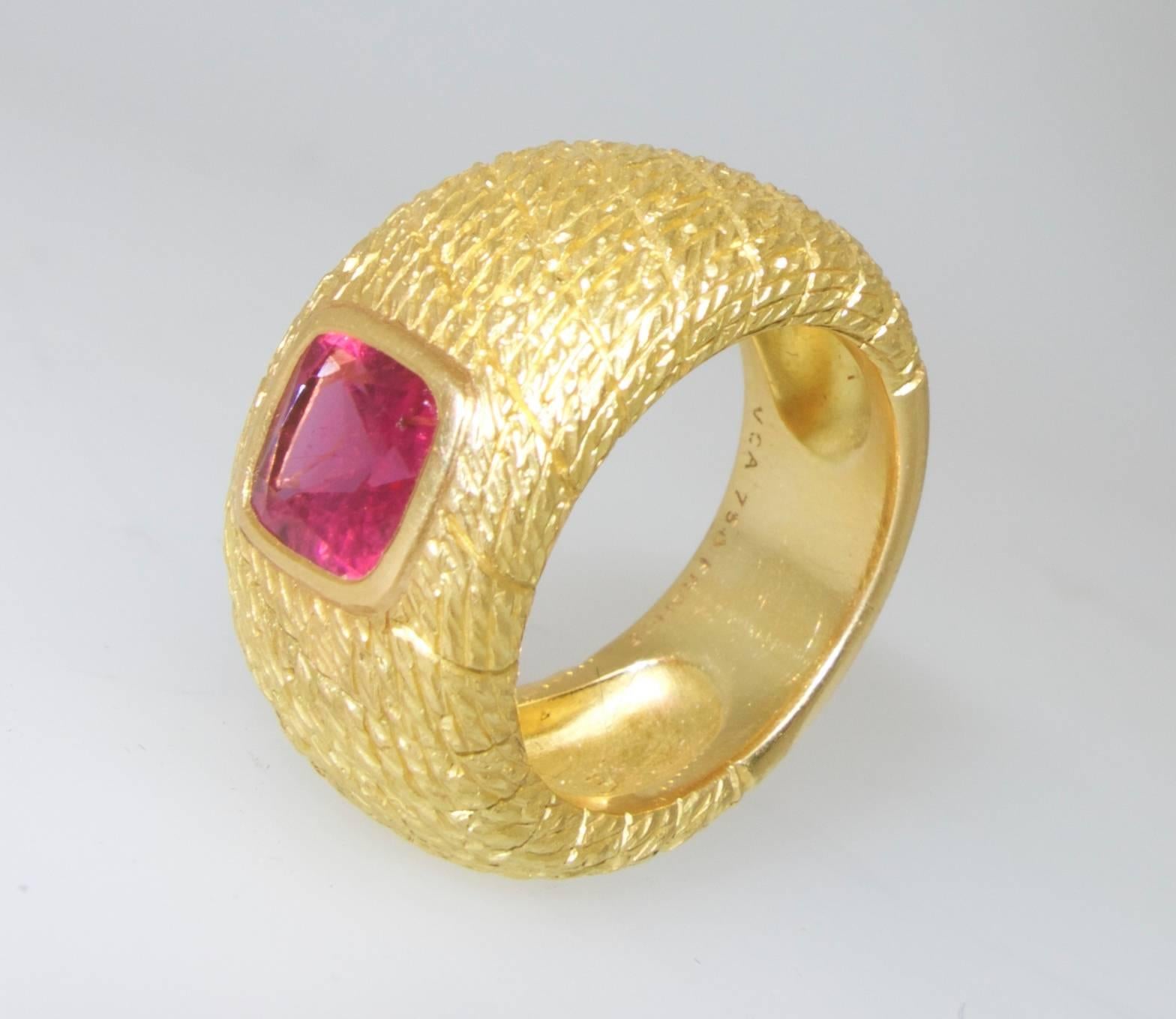 Van Cleef & Arpels 18 Karat and Rubelite Ring, French, circa 1960 In Excellent Condition In Aspen, CO