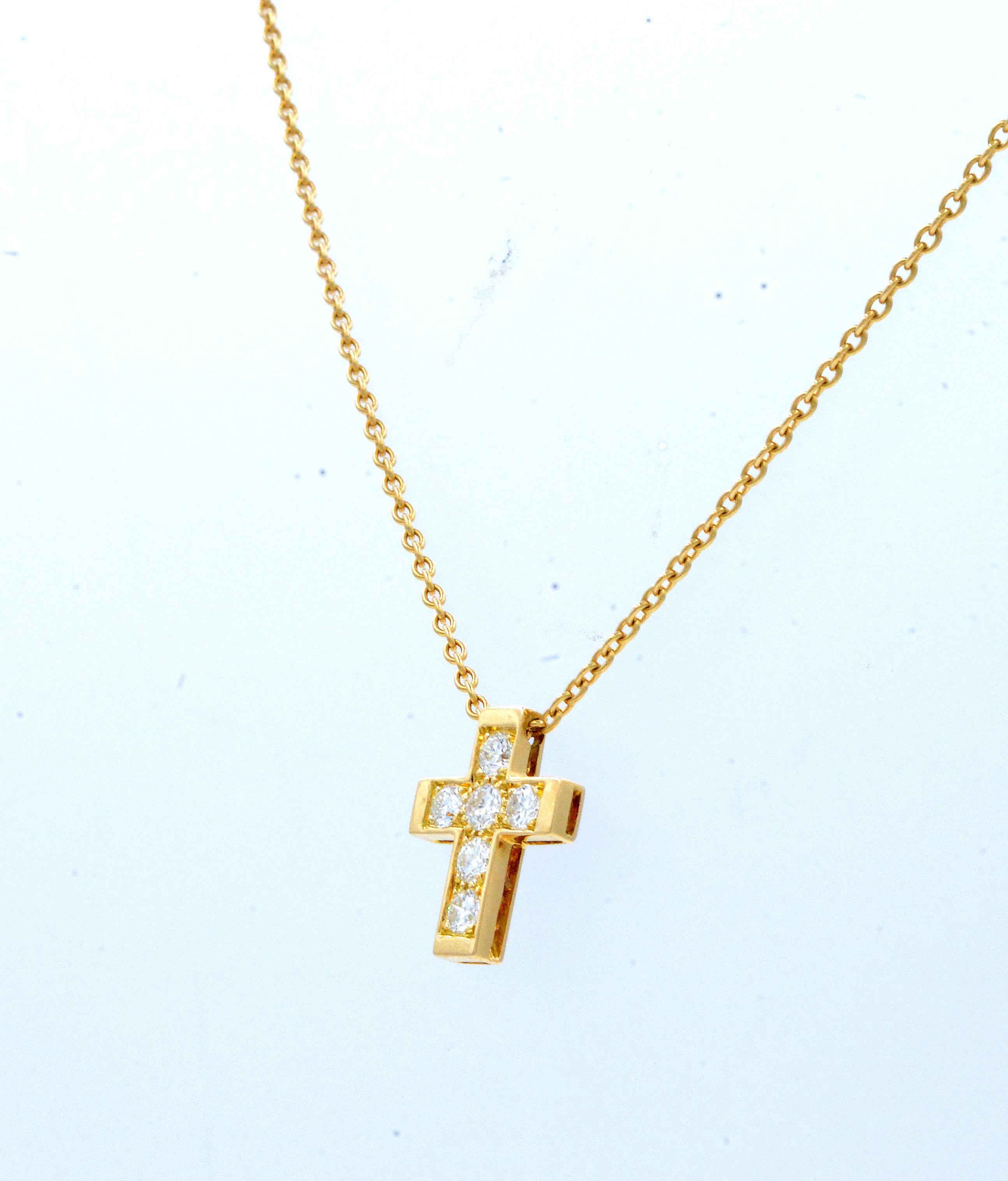 Van Cleef & Arpels 18K Yellow Gold Diamond Cross Pendant Necklace 0.24 Cttw

Van Cleef & Arpels VS1 Diamond cross necklace in 18k gold in good condition.

Cross Length: 12mm

Chain Lenght............................... 16 or 18 inches long.

Diamond
