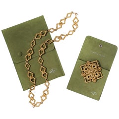 Van Cleef & Arpels 18 Karat Gold Link Necklace with Removeable Pendant/Brooch