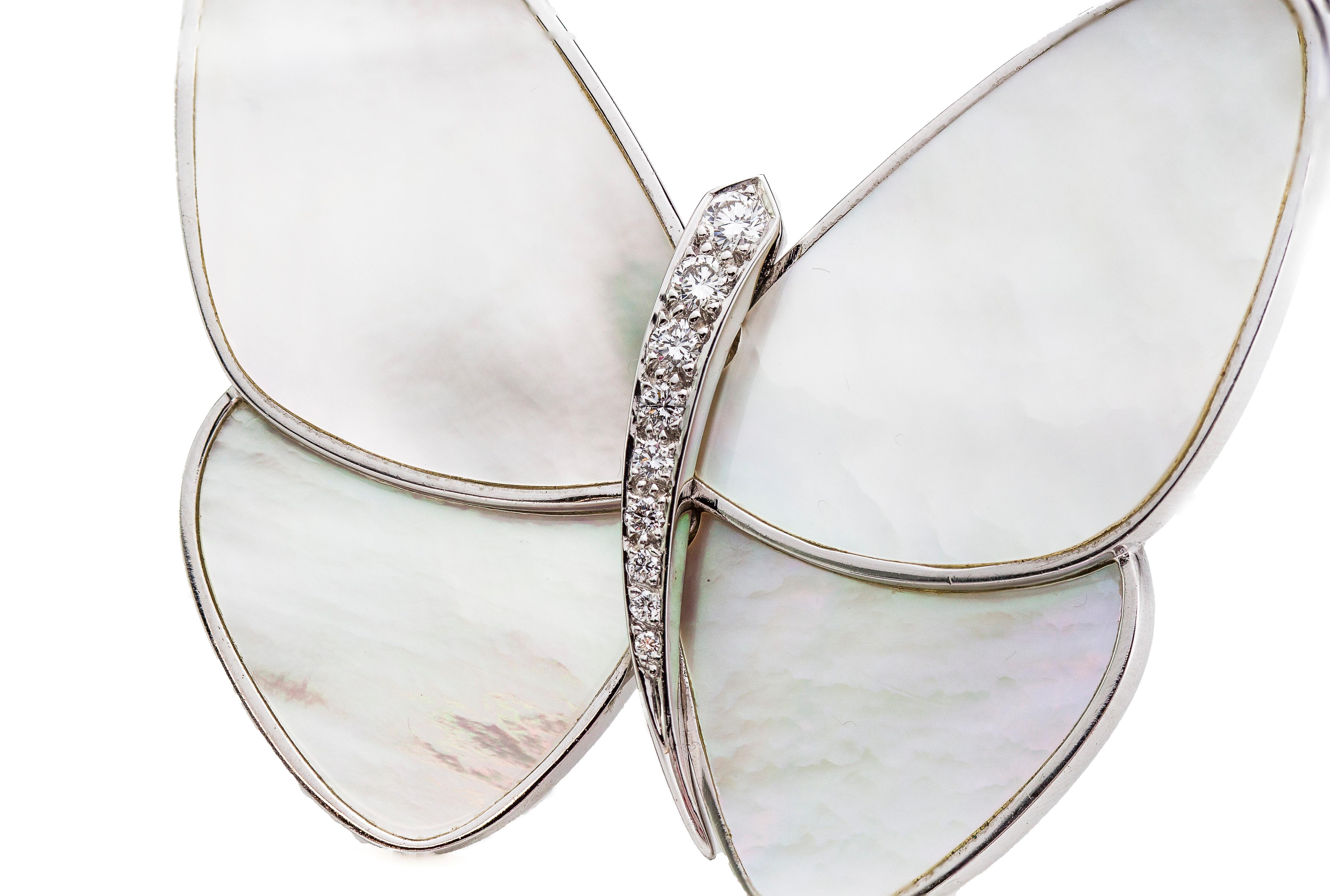 Butterfly brooch with mother of pearl & diamonds, set in 18k white gold. 
Designer: Van Cleef & Arpels 
Made in France Circa 2000's 
Fully hallmarked. 

Dimension - 
Size : 4.8 x 4 x 0.7 cm 
Weight : 21 grams 

Diamonds - 
Cut: Round 
Number of