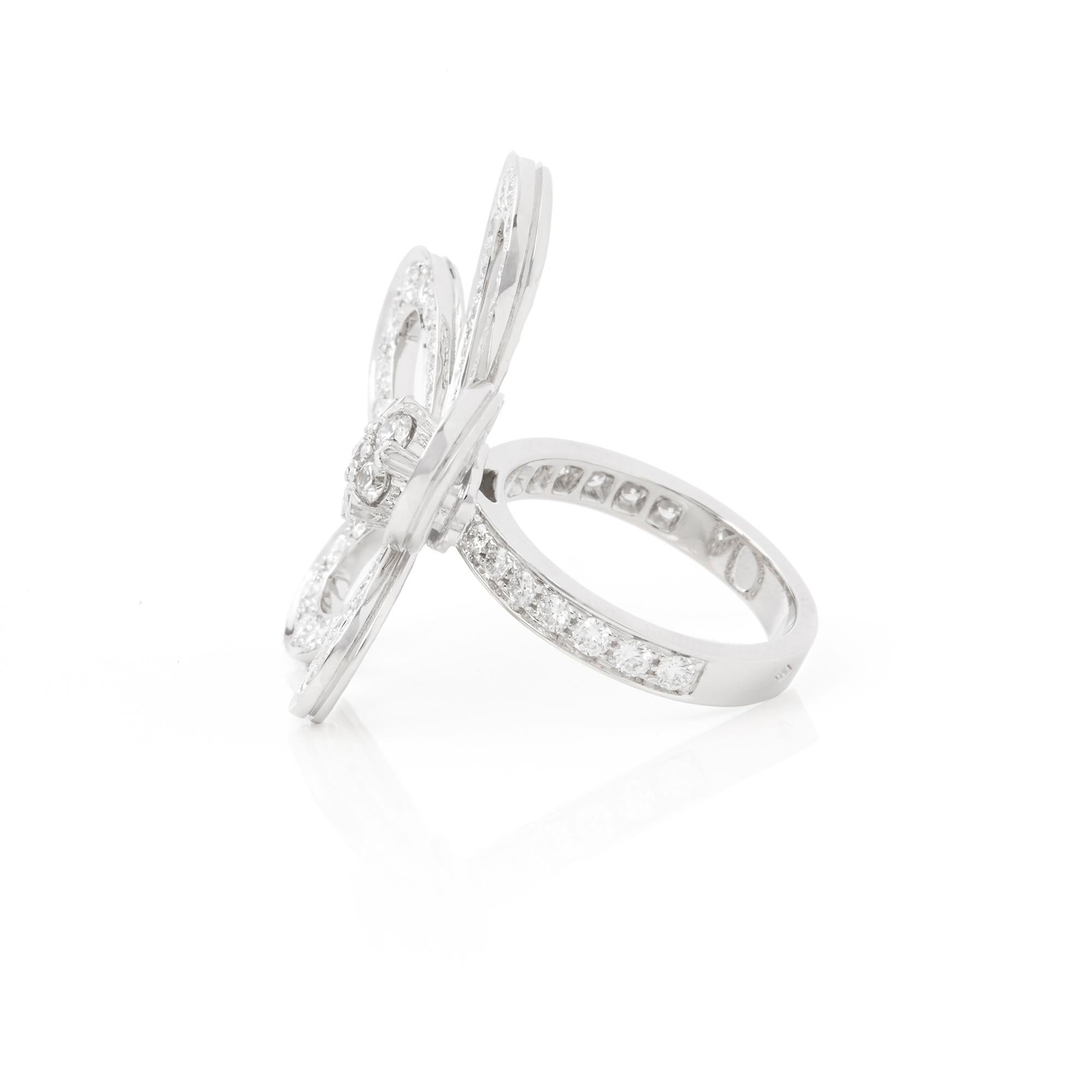 Van Cleef & Arpels 18 Karat White Gold Round Cut Diamond Flowerlace Ring In Excellent Condition In Bishop's Stortford, Hertfordshire