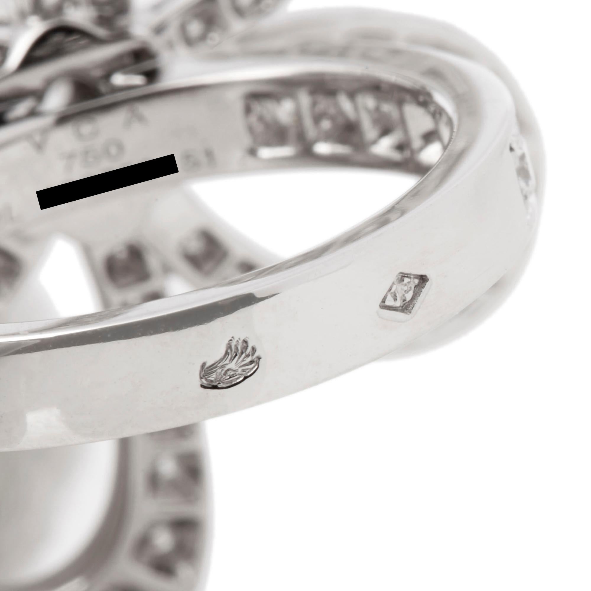Van Cleef & Arpels 18 Karat White Gold Round Cut Diamond Flowerlace Ring 1