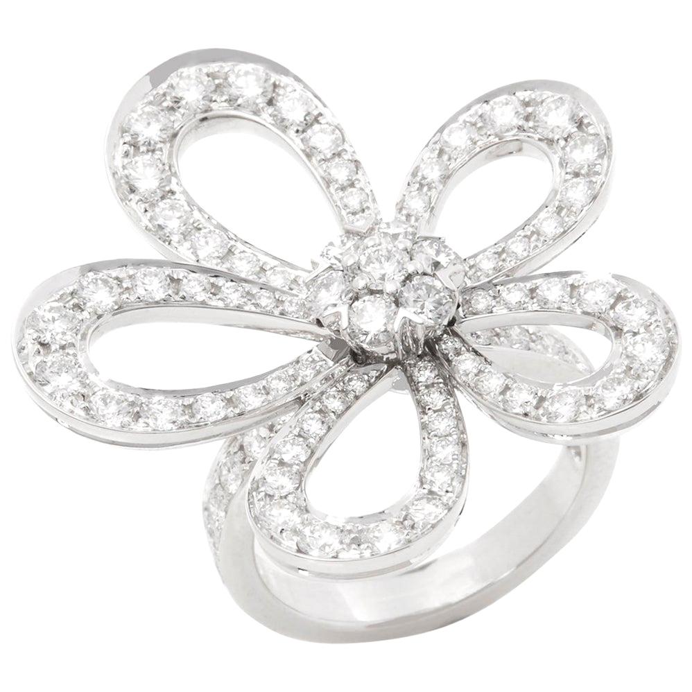 Van Cleef & Arpels 18 Karat White Gold Round Cut Diamond Flowerlace Ring
