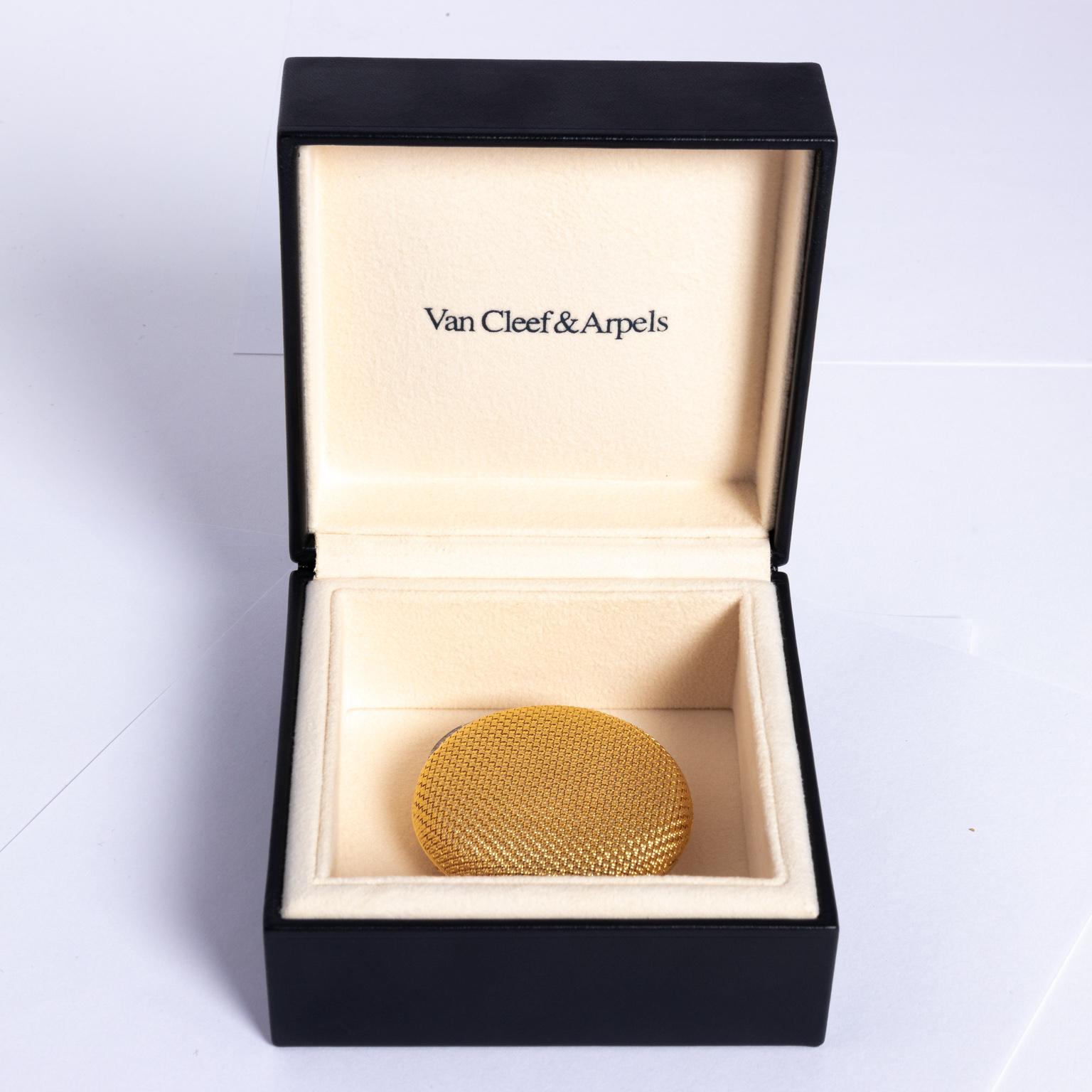 Van Cleef & Arpels 18 Karat Yellow Gold and Diamond Compact For Sale 7