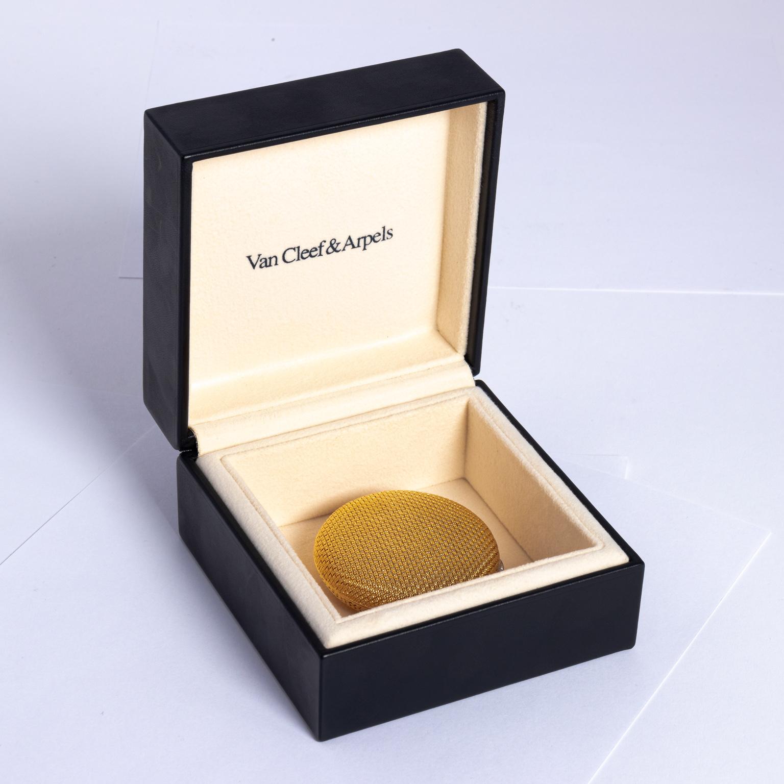 Van Cleef & Arpels 18 Karat Yellow Gold and Diamond Compact For Sale 8
