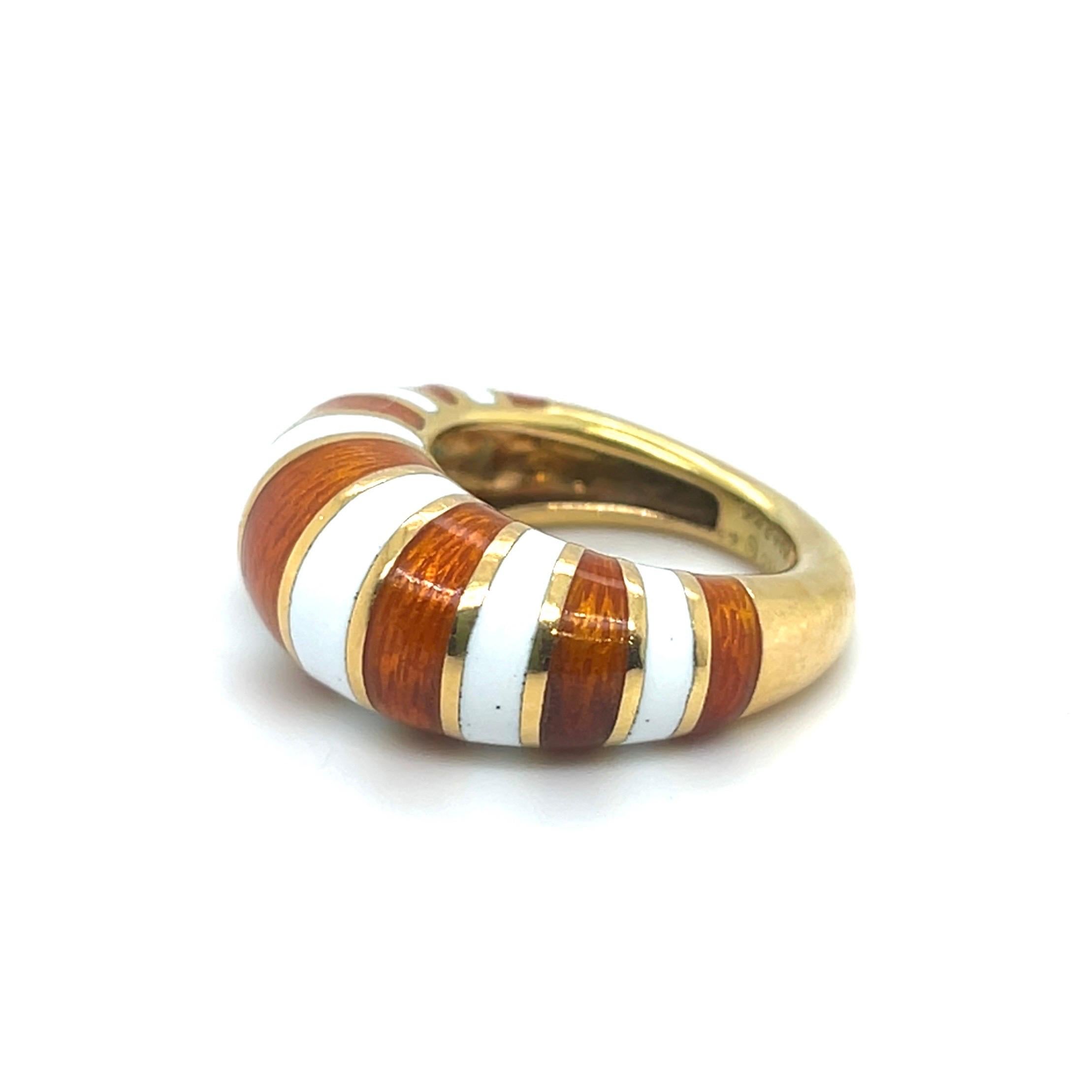 Van Cleef & Arpels Ring aus 18 Karat Gelbgold und Emaille, 1960er Jahre im Zustand „Gut“ im Angebot in Zurich, CH