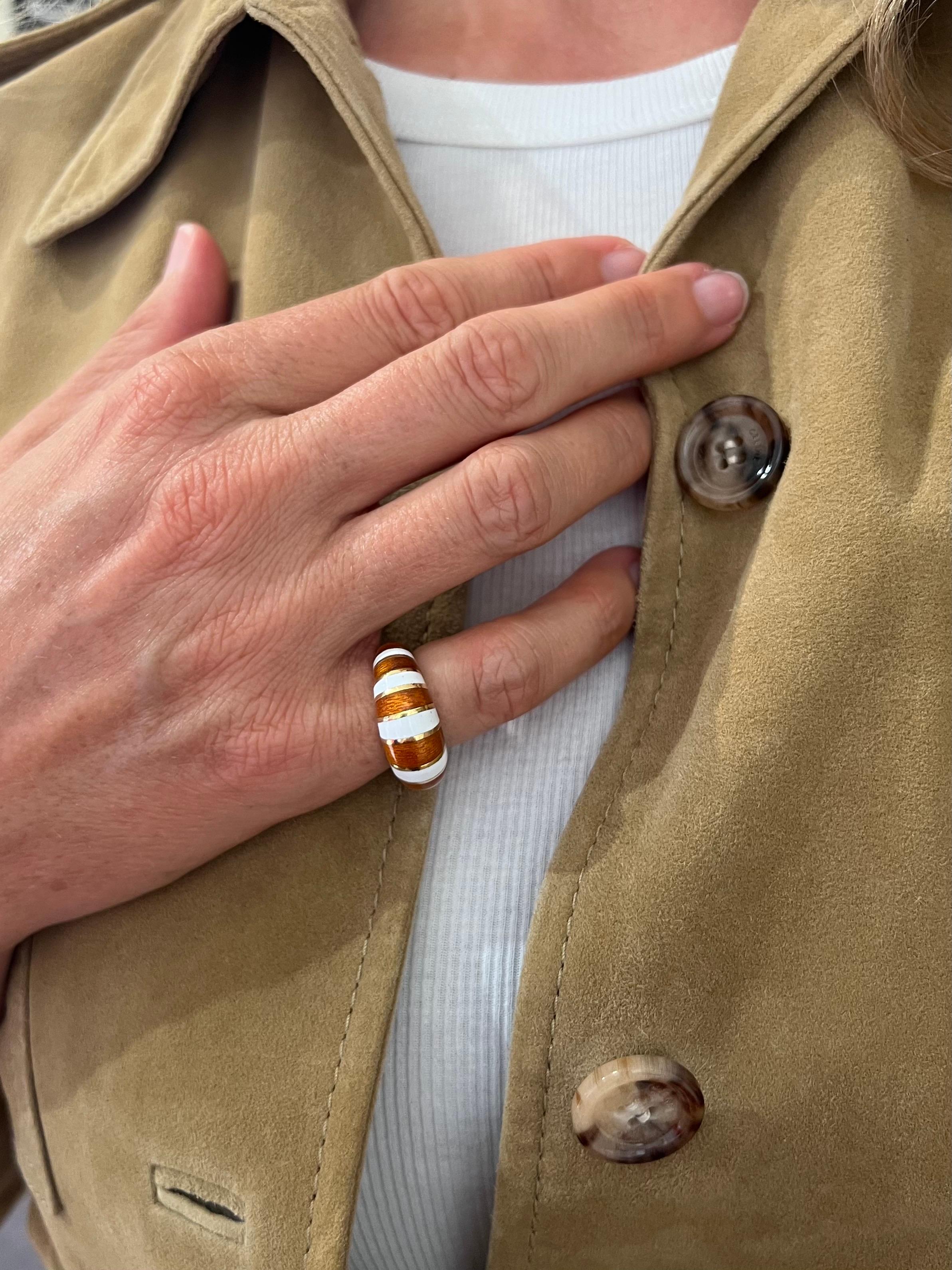Van Cleef & Arpels Ring aus 18 Karat Gelbgold und Emaille, 1960er Jahre im Angebot 3