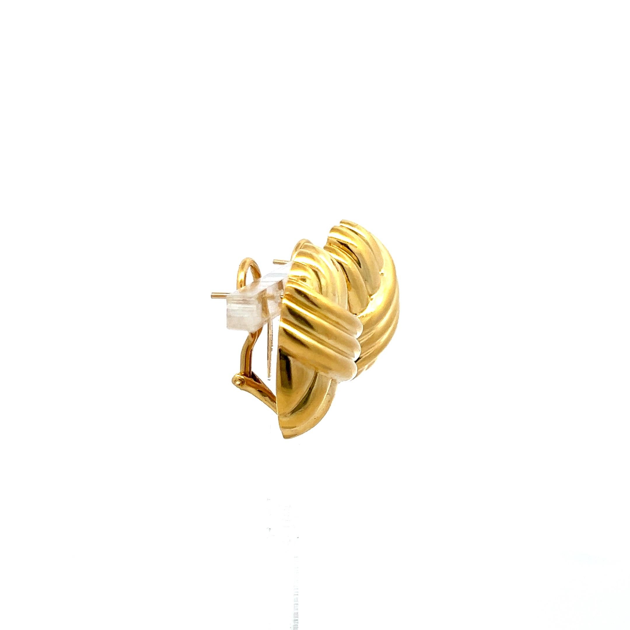 Van Cleef & Arpels Boucles d'oreilles à pince en or jaune 18 carats Bon état - En vente à New York, NY