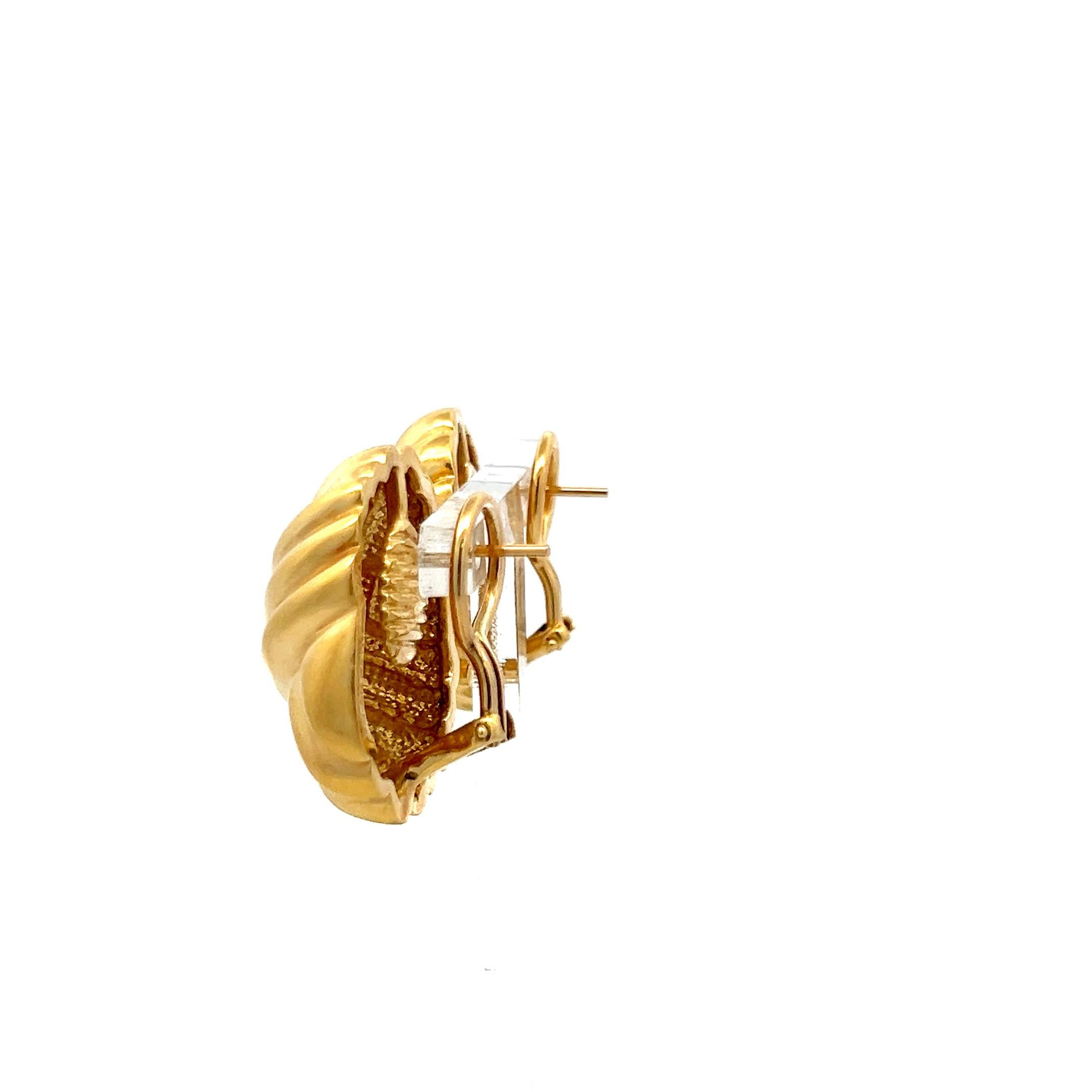 Van Cleef & Arpels Boucles d'oreilles à pince en or jaune 18 carats en vente 1