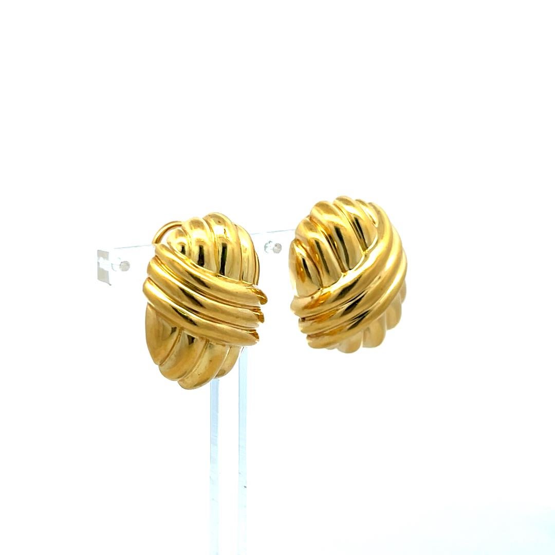 Van Cleef & Arpels Boucles d'oreilles à pince en or jaune 18 carats en vente 3