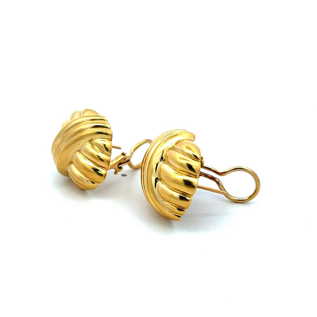 Van Cleef & Arpels Boucles d'oreilles à pince en or jaune 18 carats en vente 4