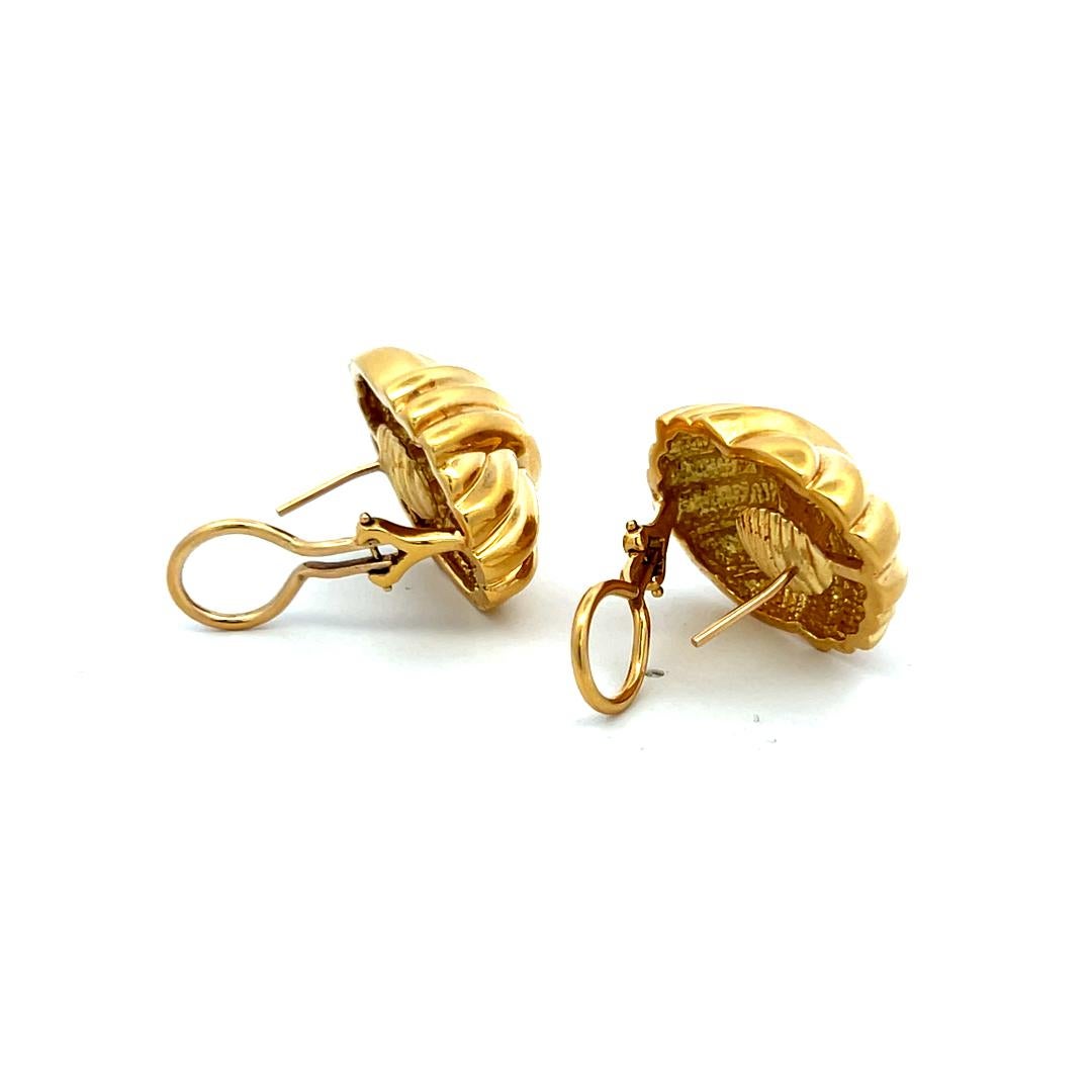 Van Cleef & Arpels Boucles d'oreilles à pince en or jaune 18 carats en vente 5