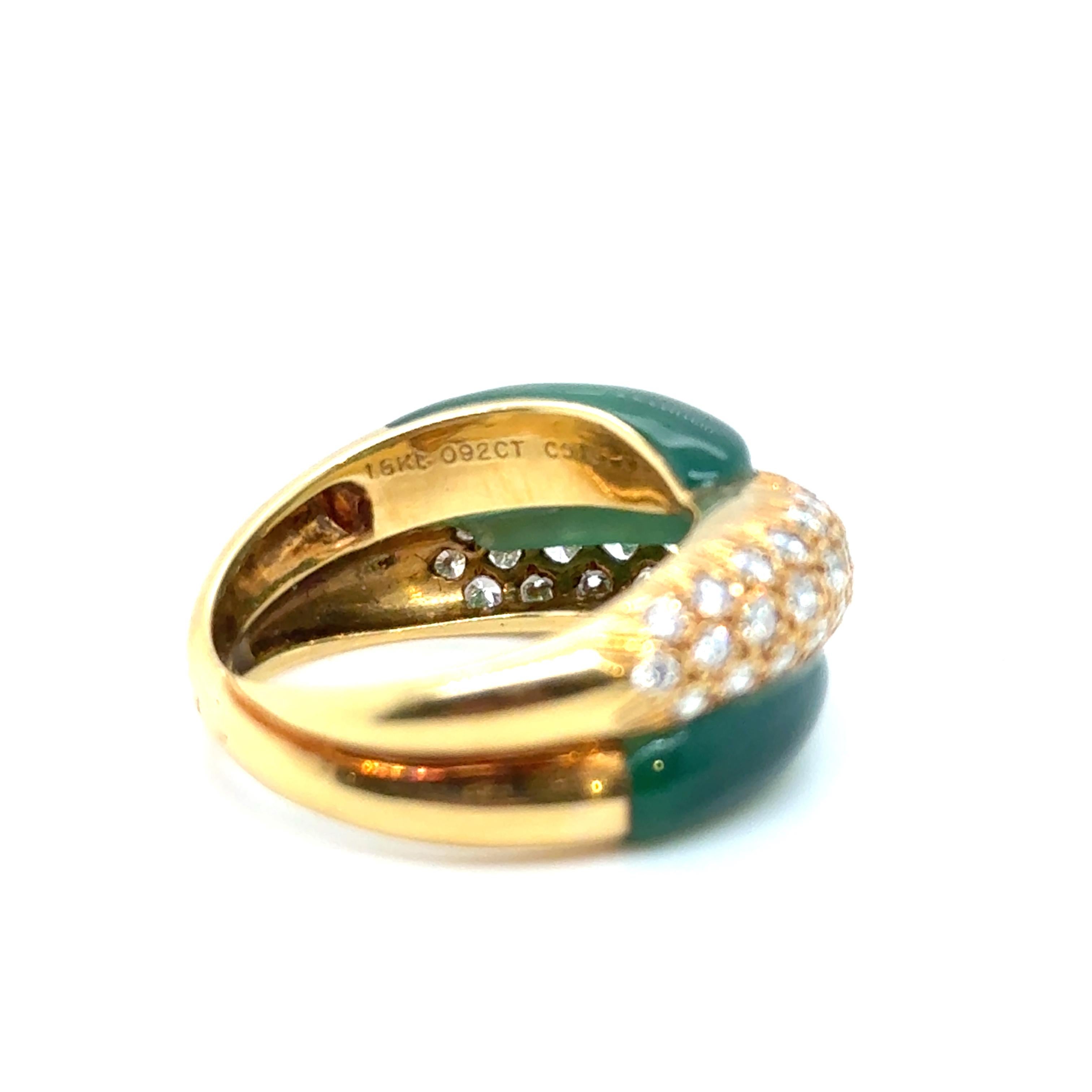 Van Cleef & Arpels Bague en or jaune 18 carats, diamants et calcédoine Bon état - En vente à Zurich, CH