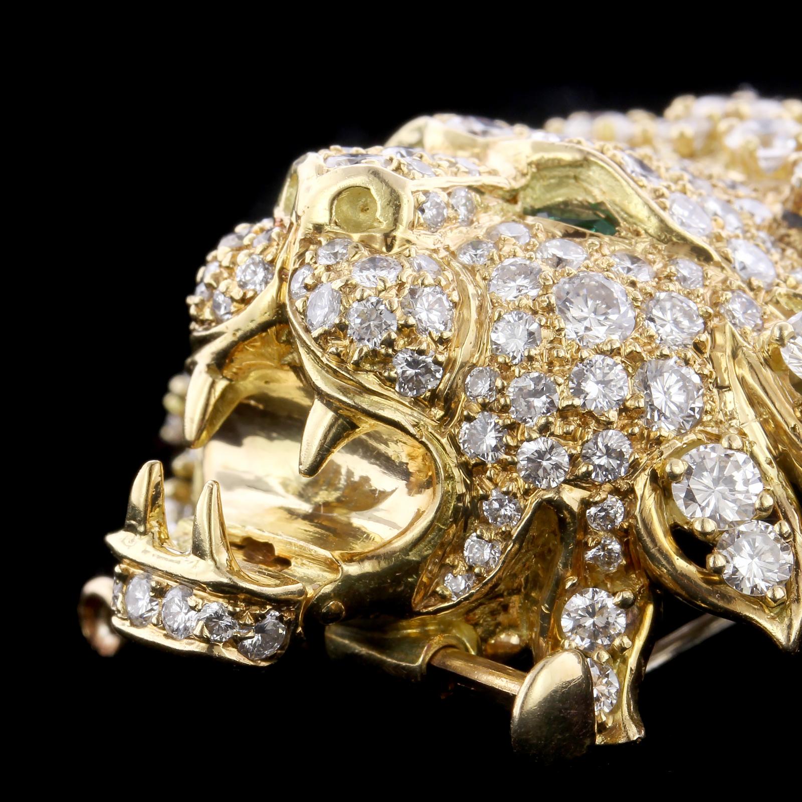 Round Cut Van Cleef & Arpels 18 Karat Yellow Gold Diamond Lion Brooch