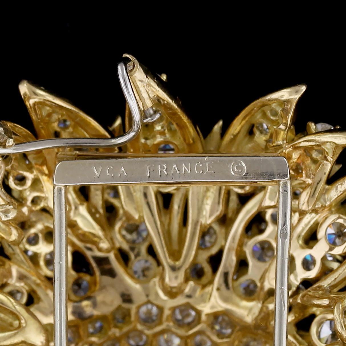 Women's or Men's Van Cleef & Arpels 18 Karat Yellow Gold Diamond Lion Brooch