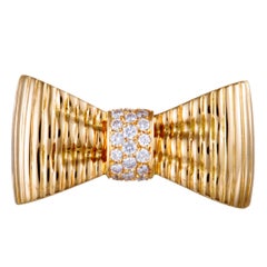 Van Cleef & Arpels 18 Karat Yellow Gold Diamond Pave Bow Brooch