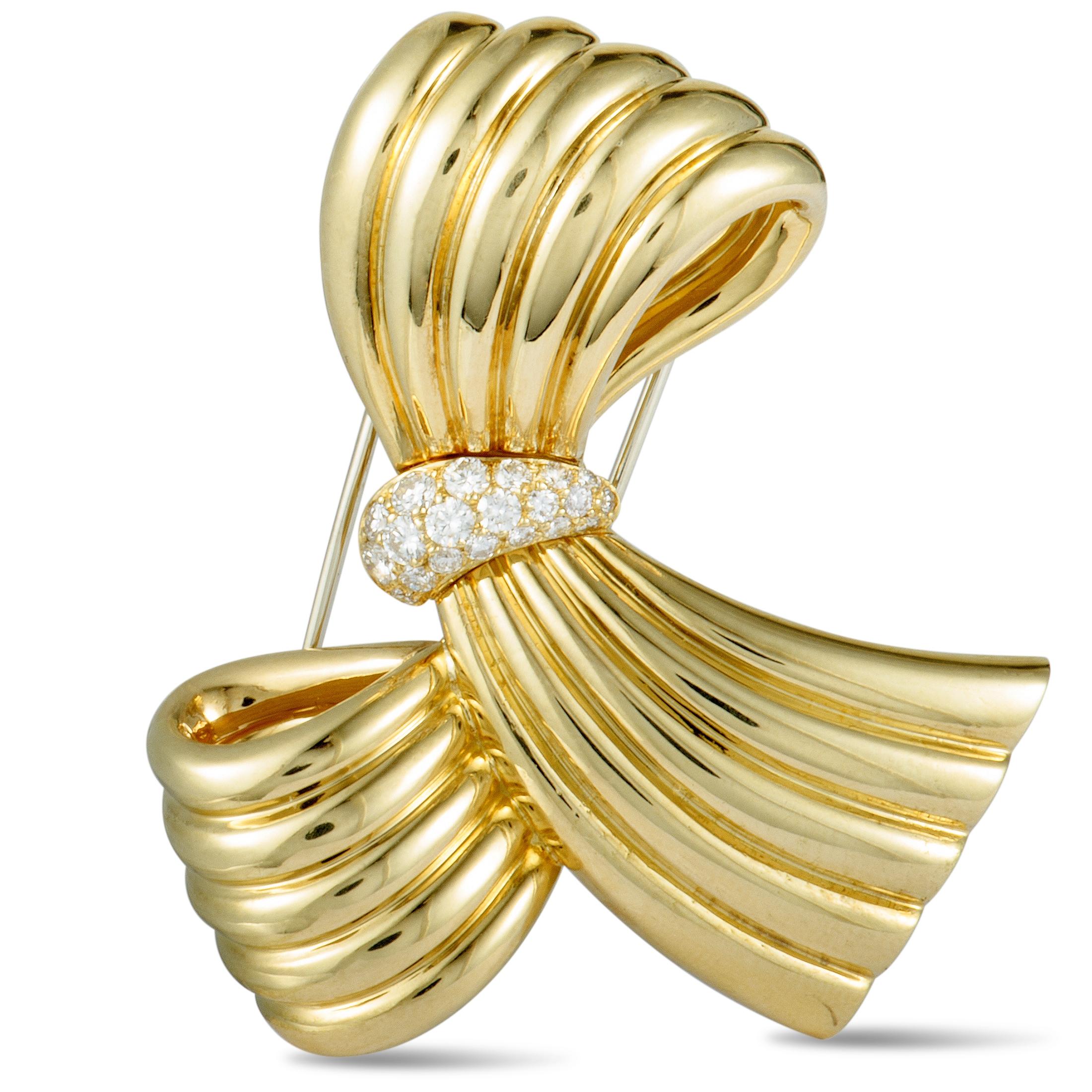 Prestigious elegance is embodied into this classy brooch by Van Cleef & Arpels whose compelling bow design makes it a noteworthy piece of jewelry. The stunning brooch is expertly crafted from alluring 18K yellow gold and embellished with 0.76ct of