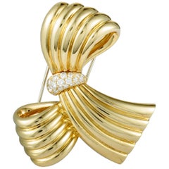 Van Cleef & Arpels 18 Karat Yellow Gold Diamond Pave Large Bow Brooch