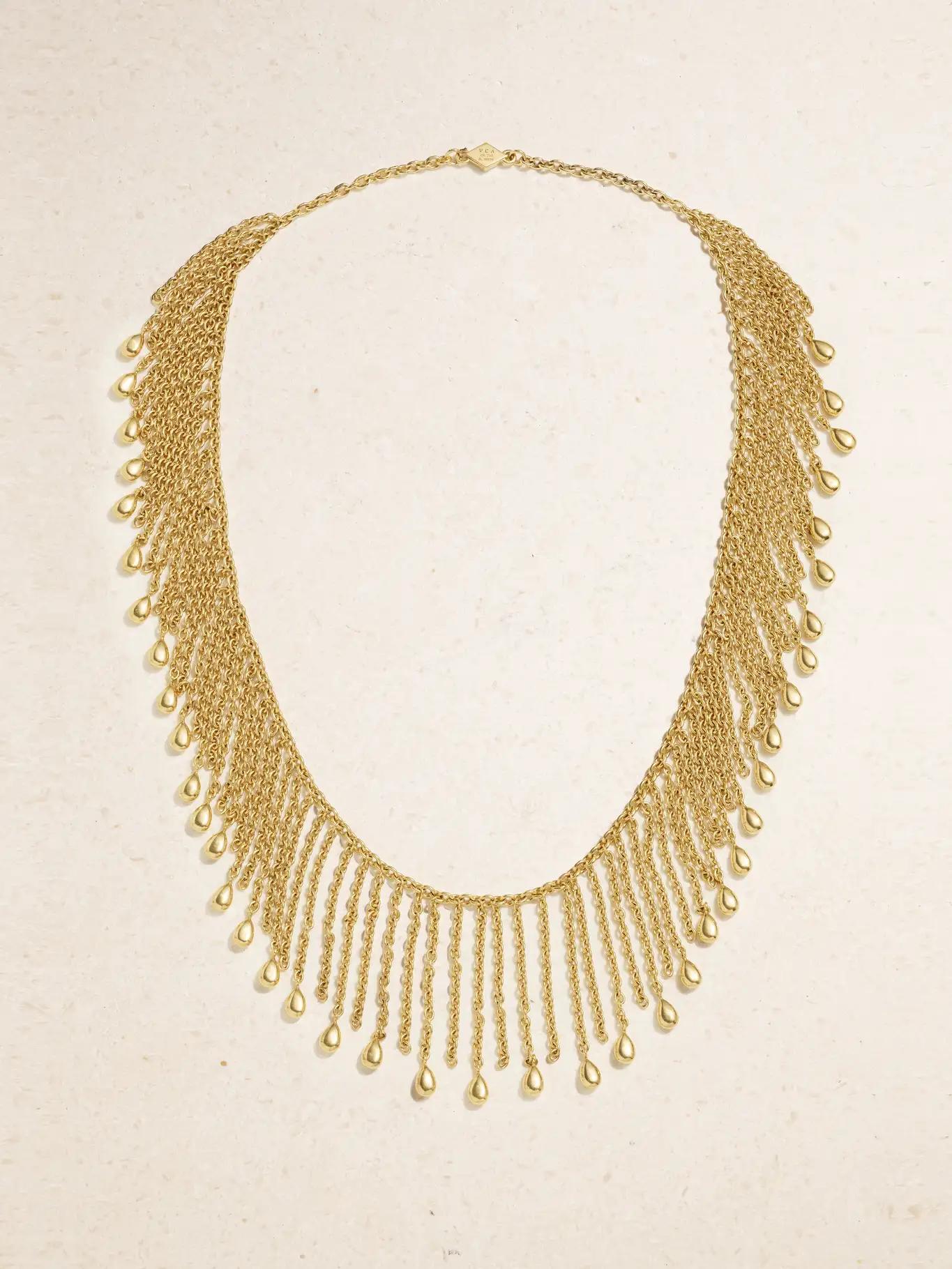 Vintage Van Cleef & Arpels 18 Karat Gelbgold Fransenkette c.1980s

Seit über einem Jahrhundert beliefert Van Cleef & Arpels die absolute Spitze der Glamour-Legenden. Elizabeth Taylor, Grace Kelly, Eva Perón und Marlene Dietrich gehörten zu den