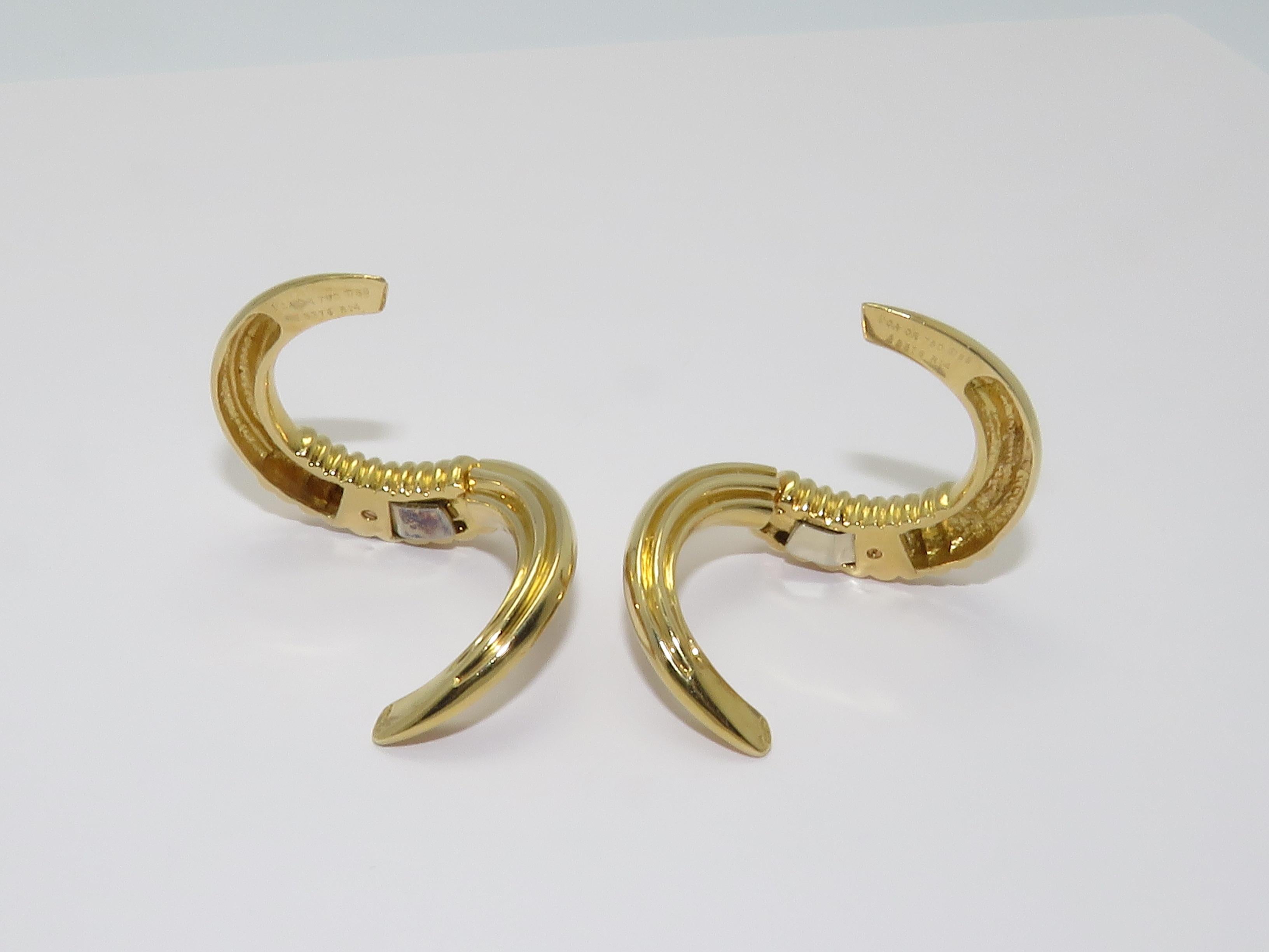 Women's or Men's Van Cleef & Arpels 18 Karat Yellow Gold Hoop Earrings