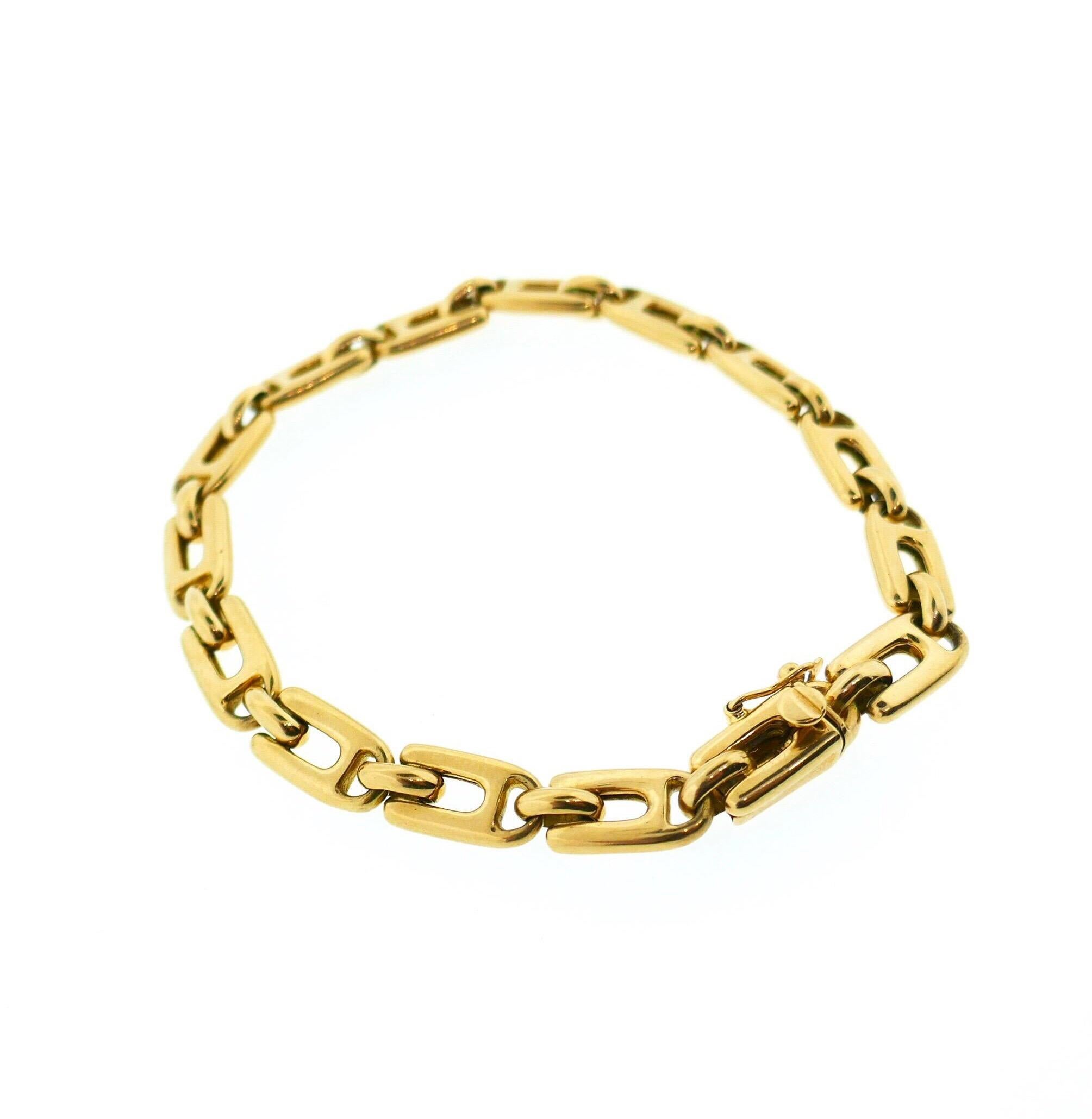 Van Cleef & Arpels 18 Karat Yellow Gold Link Bracelet

Dimensions: 7