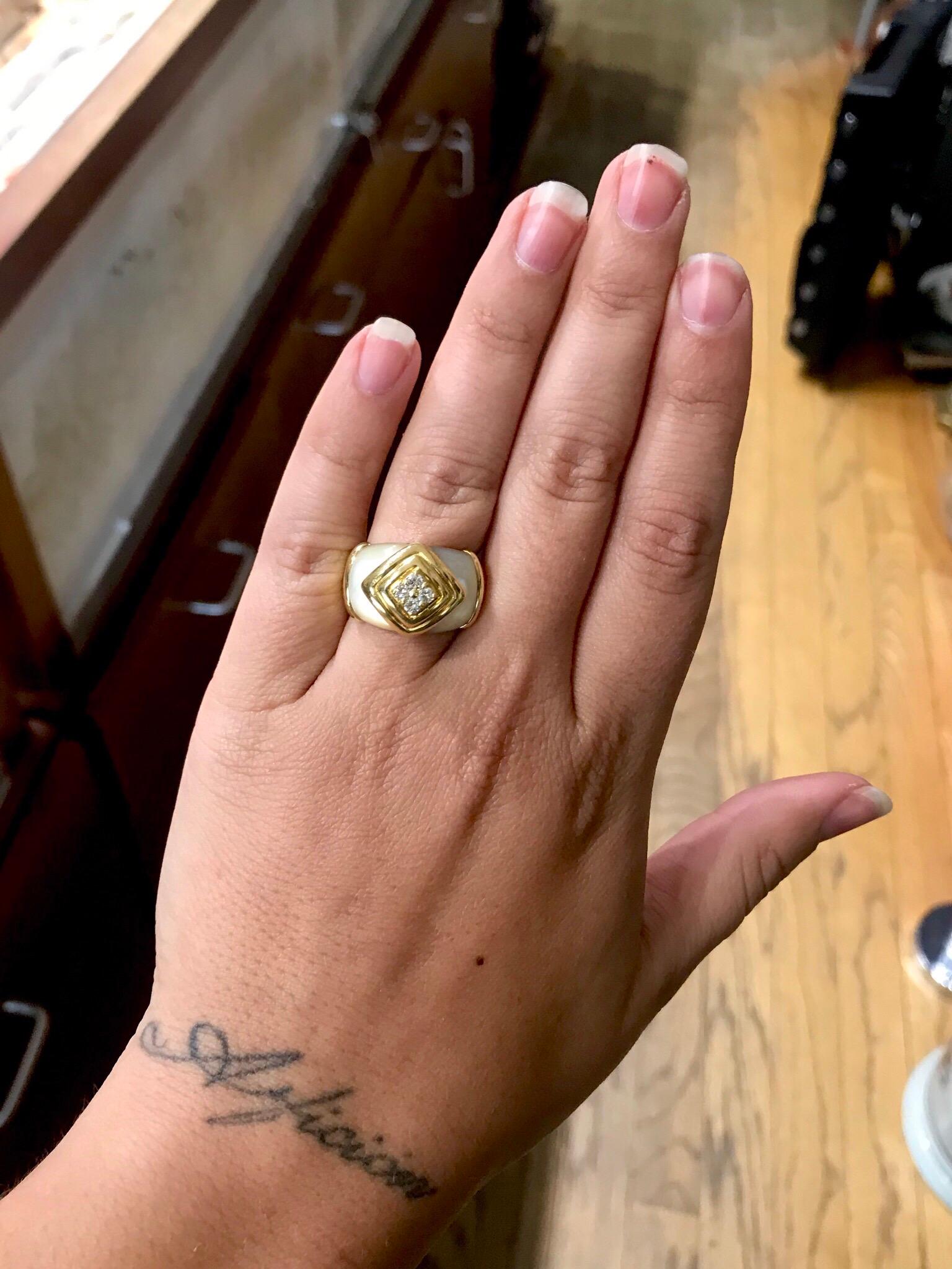 Van Cleef & Arpels 18 Karat Yellow Gold Mother of Peal Diamond Ring In Excellent Condition In Beverly Hills, CA
