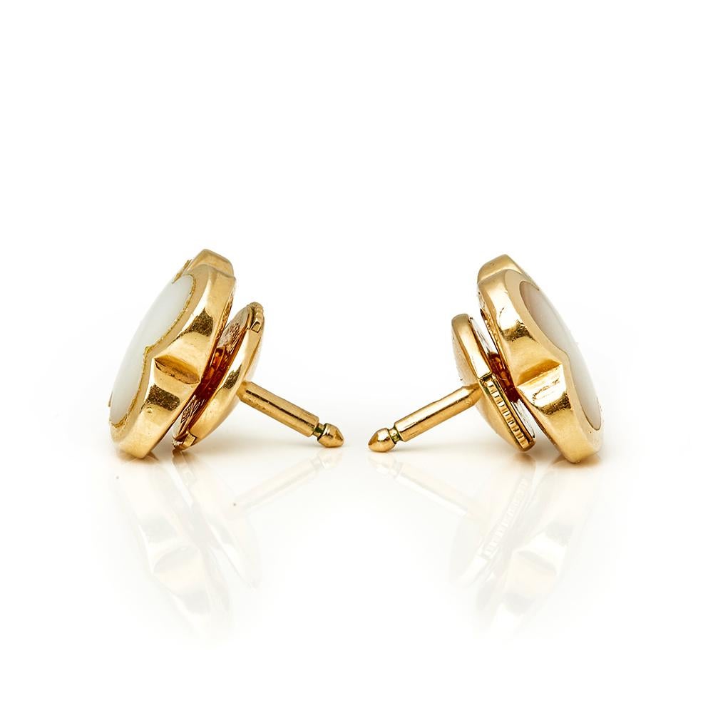 earring with mother of pearl in yellow 18 kt gold