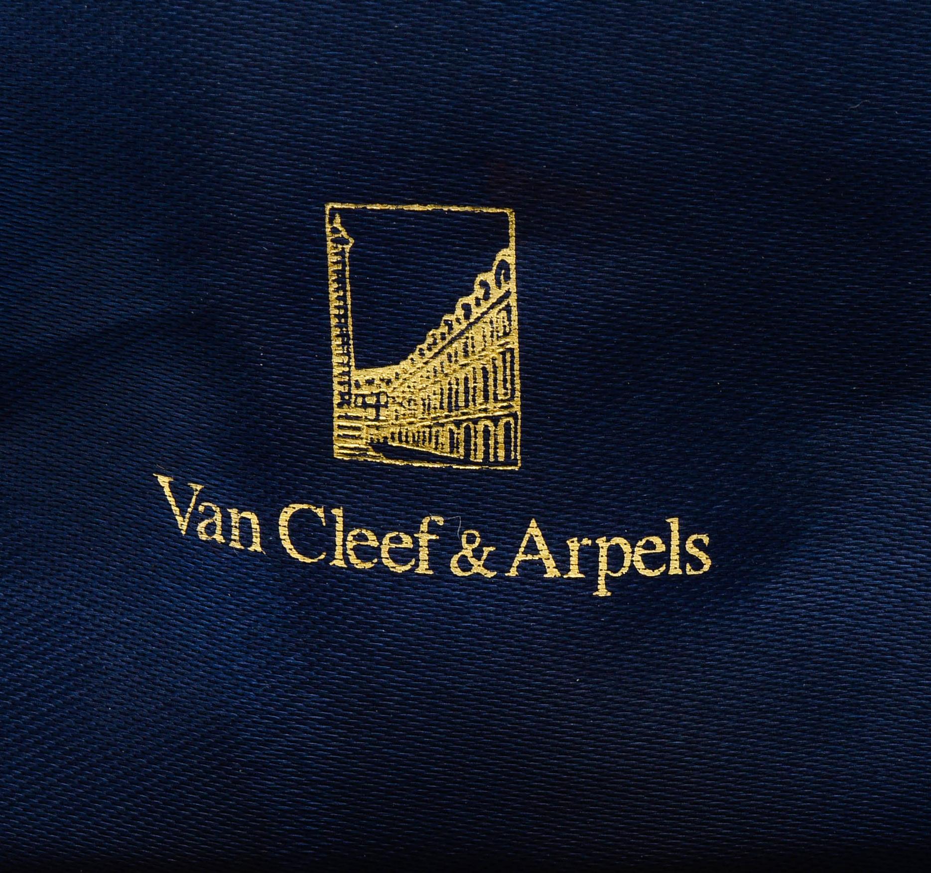 Van Cleef & Arpels 18 Karat Yellow Gold Ribbed Knot Ear-Clip Earrings 4