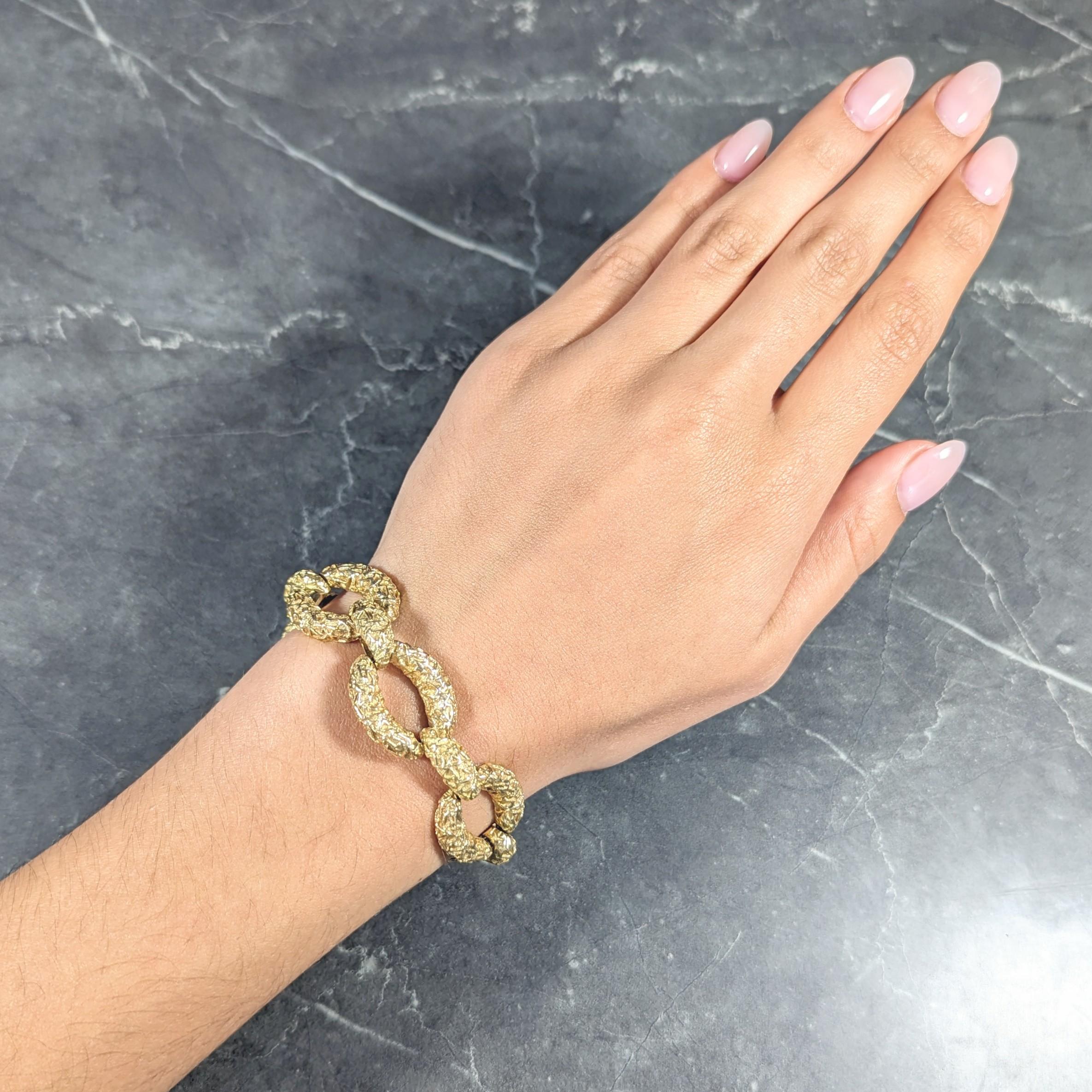 Van Cleef & Arpels 18 Karat Gelbgold Texturiertes ovales Gliederarmband im Vintage-Stil 9