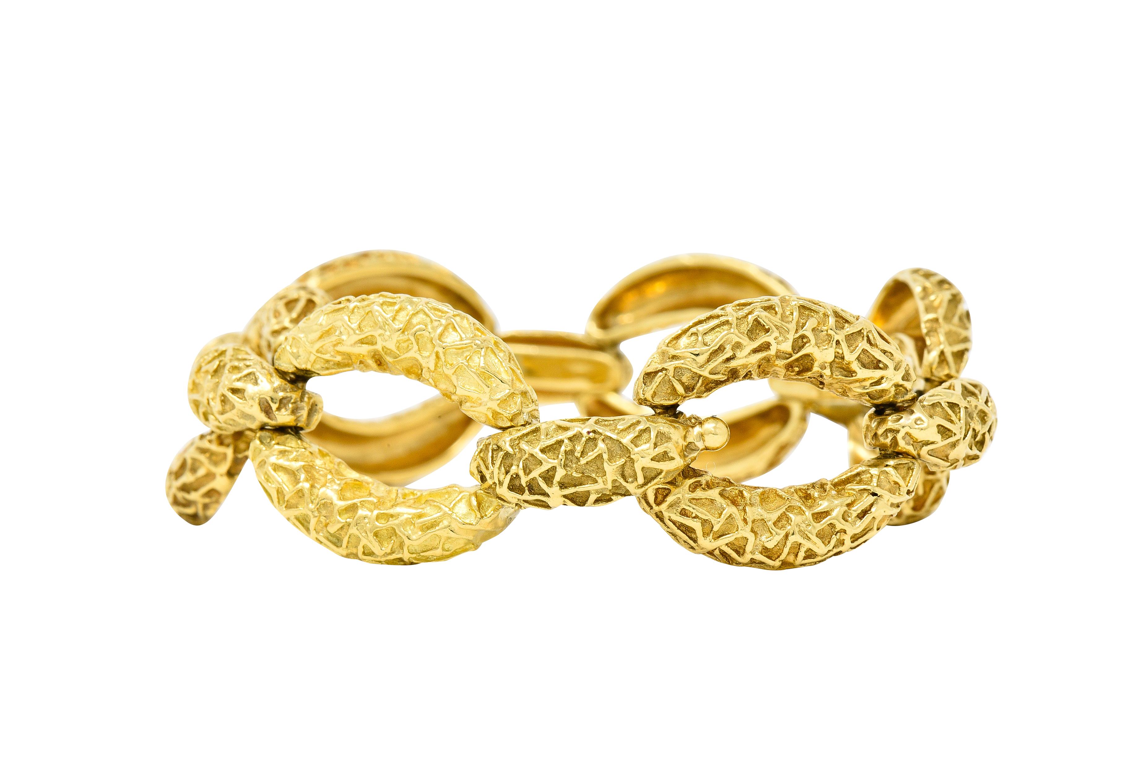 Van Cleef & Arpels 18 Karat Gelbgold Texturiertes ovales Gliederarmband im Vintage-Stil im Zustand „Hervorragend“ in Philadelphia, PA
