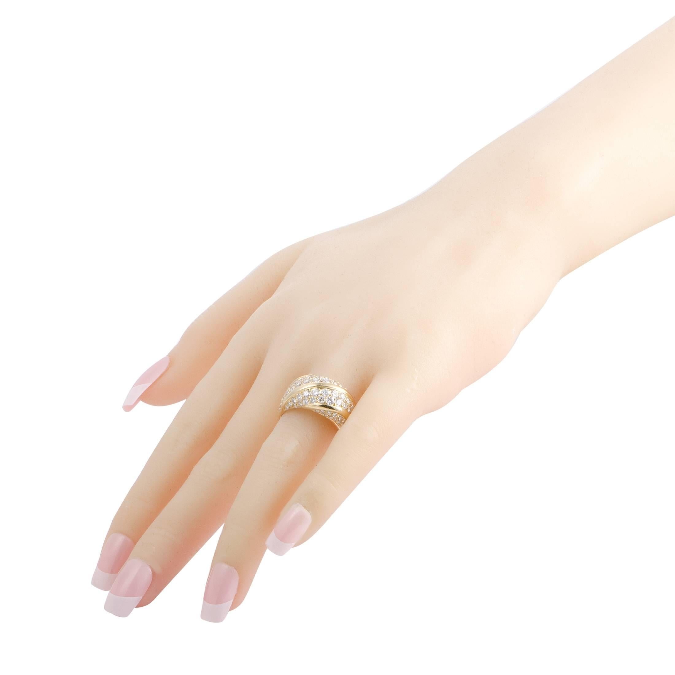 Van Cleef & Arpels 18 Karat Gelbgold Zweireihiger Diagonaler Diamant Pave Band Ring im Zustand „Hervorragend“ in Southampton, PA