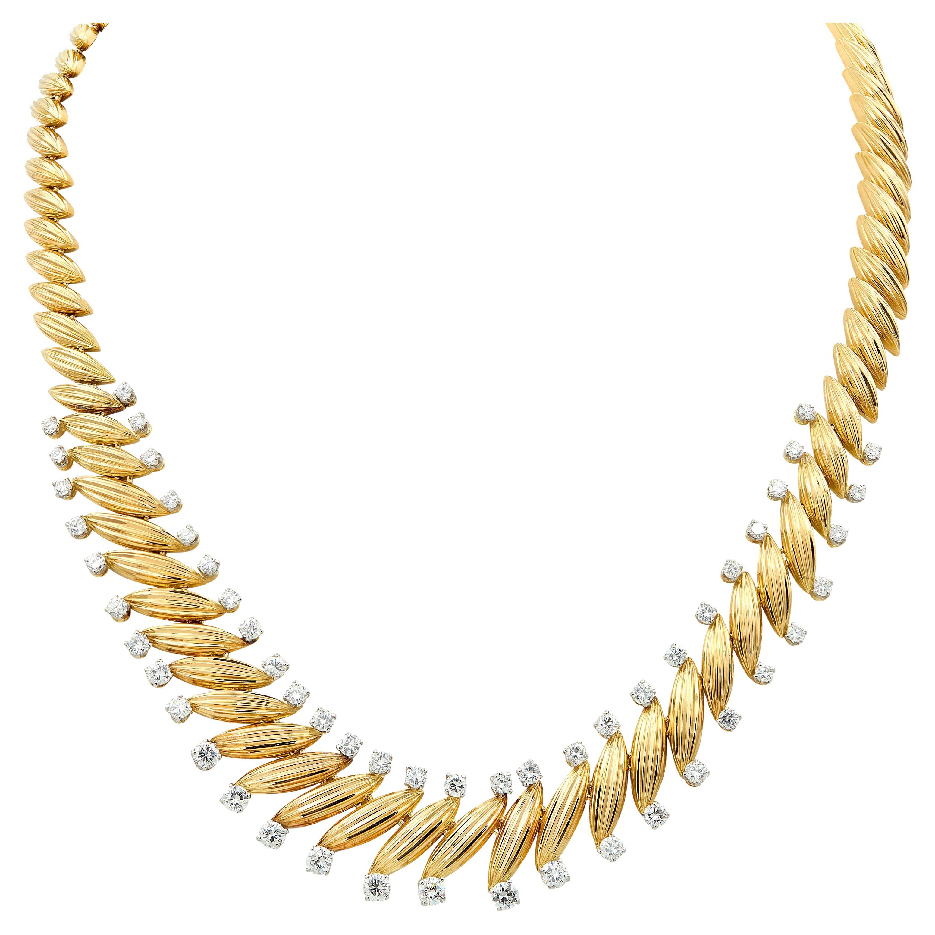 Van Cleef
Arpels 18 Karat Yellow Gold Vintage Coup De Vent Chantilly Necklace