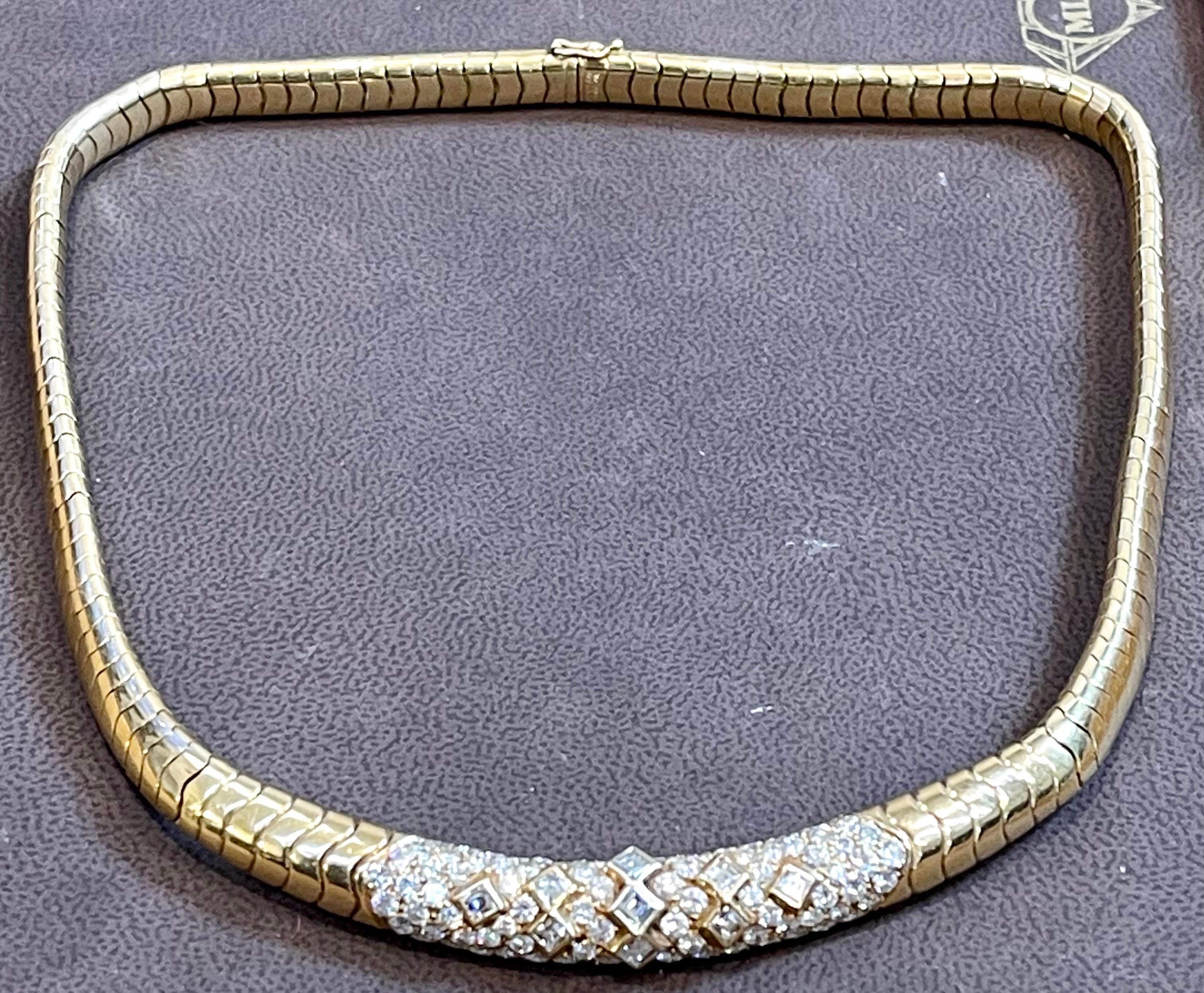 A prestigious piece by Van Cleef & Arpels, this flexible collar necklace is pavé set with an opulence of white diamonds, weighing approximately 5.6 carats ,  all finely mounted in 18 karat yellow gold. weight of the necklace is 115 gm.
Center Plaque