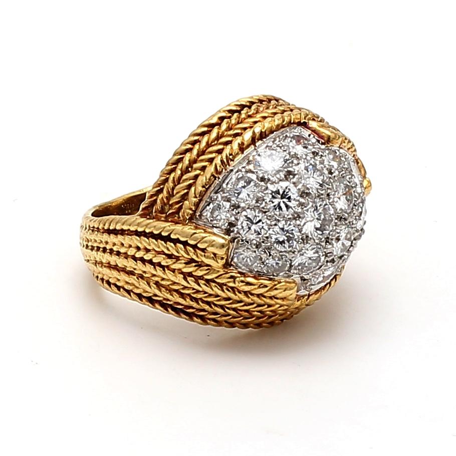 Taglio brillante Van Cleef & Arpels 1,80 Carati Diamante Rotondo Brillante G VS2 Oro 18 Karati Cluste in vendita
