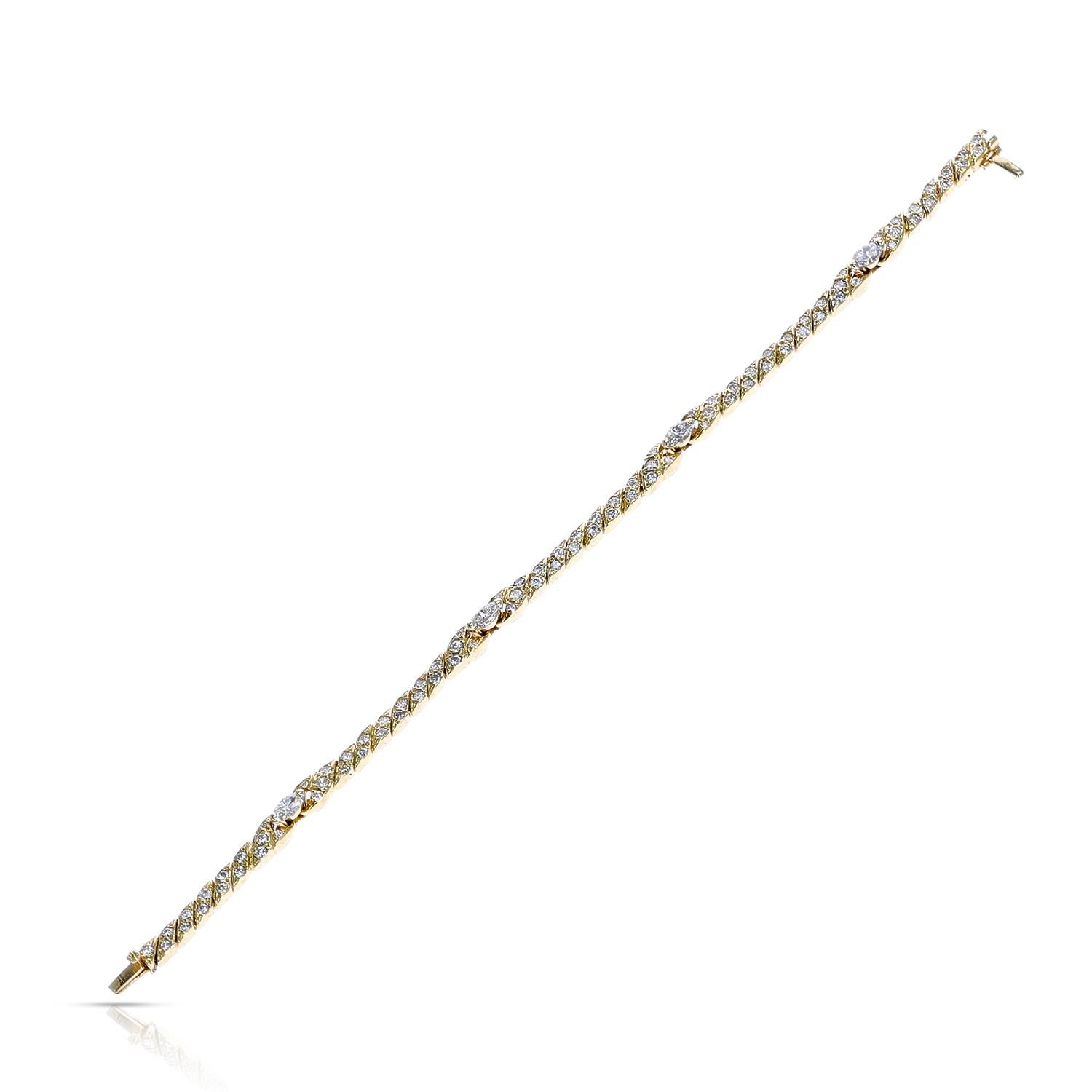 Van Cleef & Arpels Bracelet en or 18 carats avec diamants ronds et marquises Excellent état - En vente à New York, NY