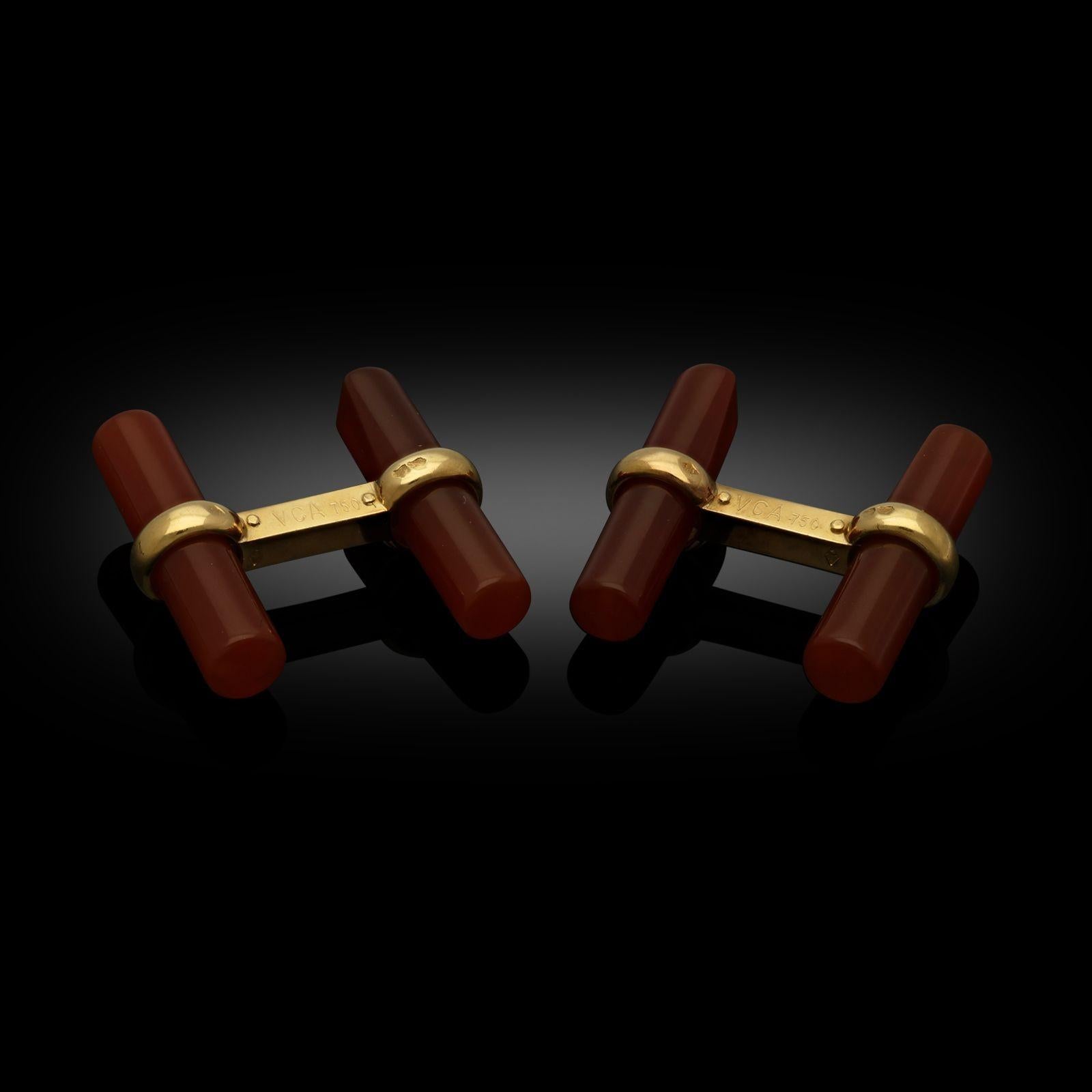 A stylish pair of gold and hardstone vintage cufflinks by Van Cleef & Arpels c.1972, the double ended cufflinks formed of two cylindrical bars in 18ct yellow gold with fluted edges linked by a solid bar to create an overall H shape, the gold bar