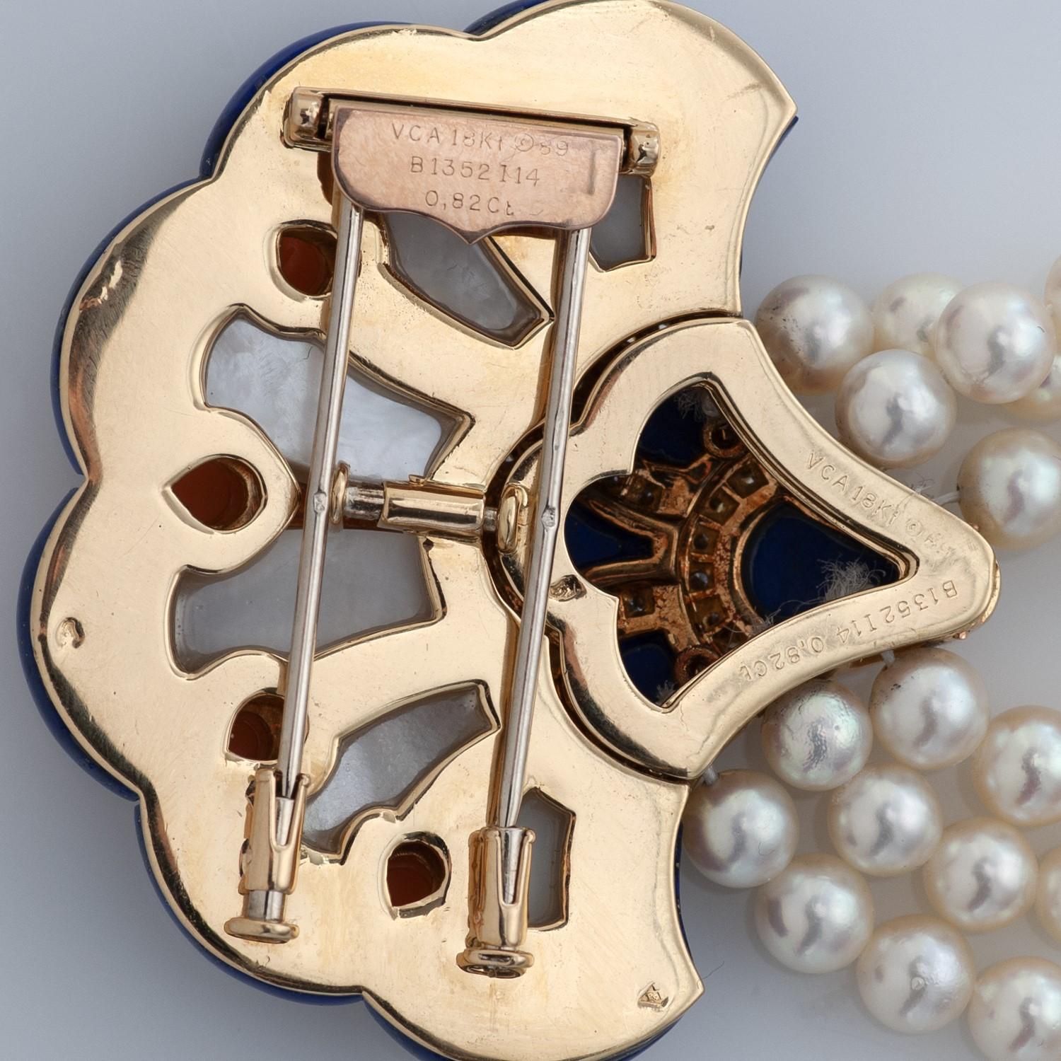 Taglio rotondo Collana Van Cleef & Arpels in oro 18 carati e diamanti da 0,82 carati con Lapis, Corallo e MOP in vendita