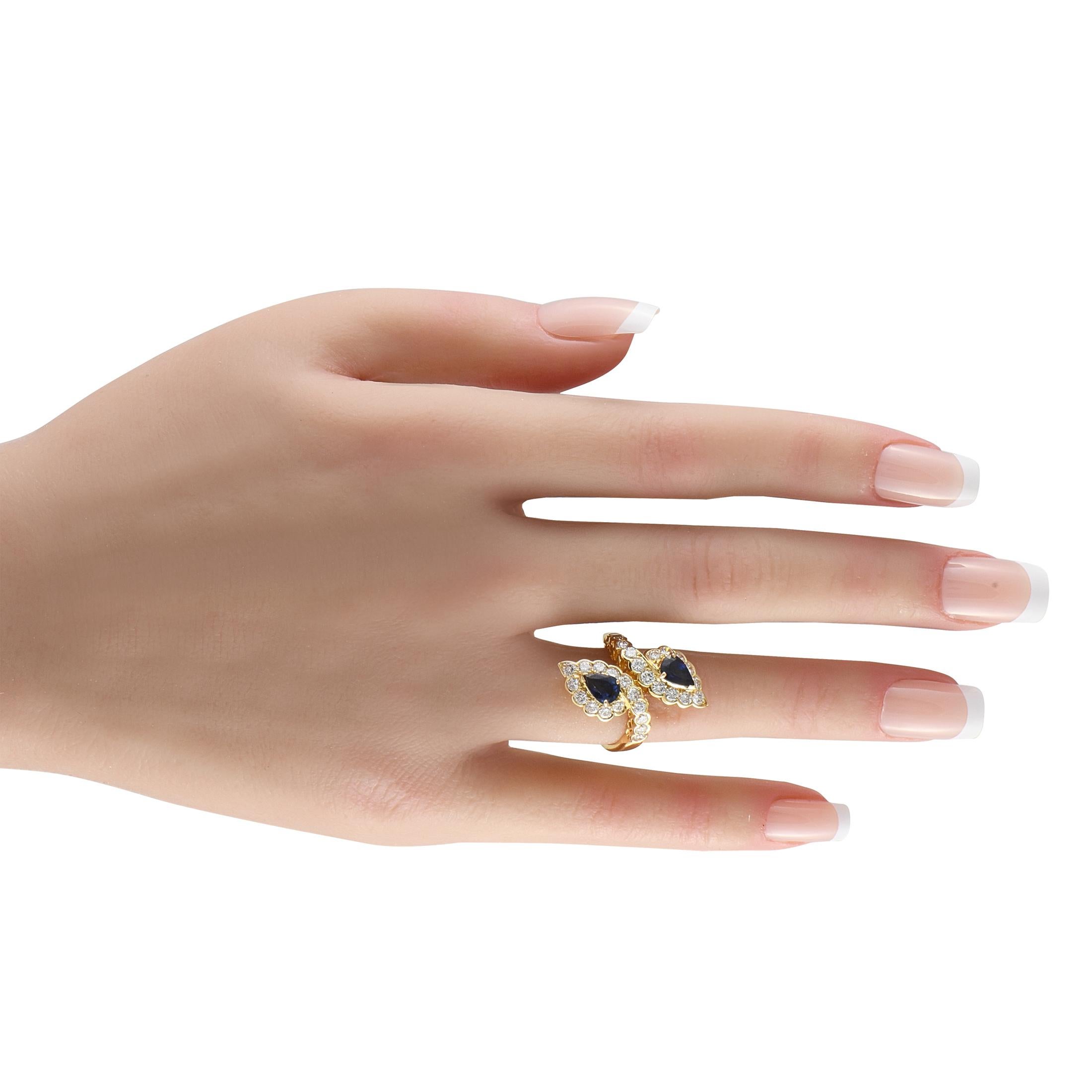 Taille ronde Van Cleef & Arpels, bague bypass en or 18 carats avec 1,52 carat de diamants et 1,40 carat de saphirs