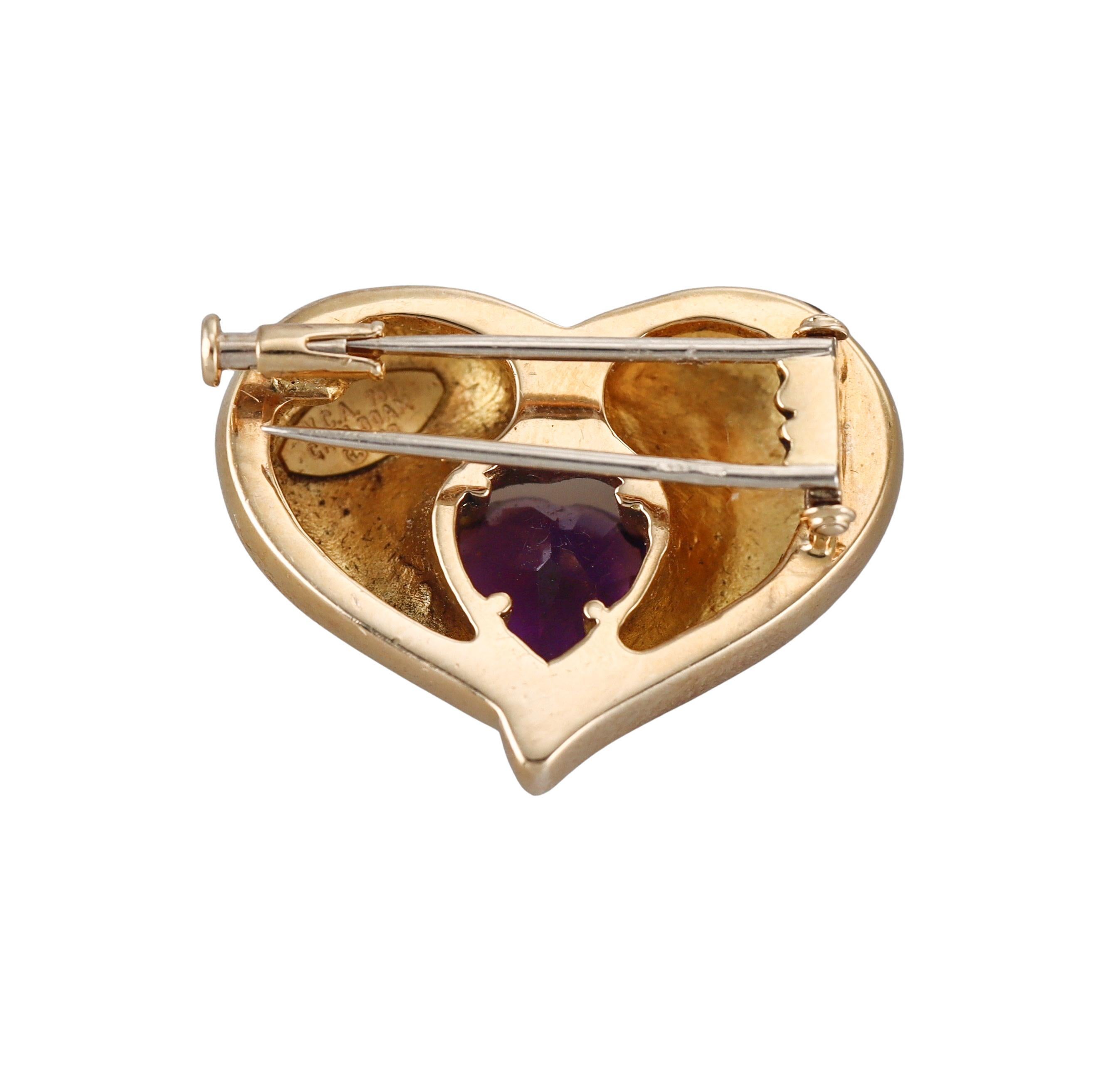 18k yellow gold heart brooch by Van Cleef & Arpels, with a heart-shaped amethyst in the center.
Brooch measures 25mm x 30mm.
Marked on the back: VCA, 750, GR01.00AM.
Weight - 22.2 grams.