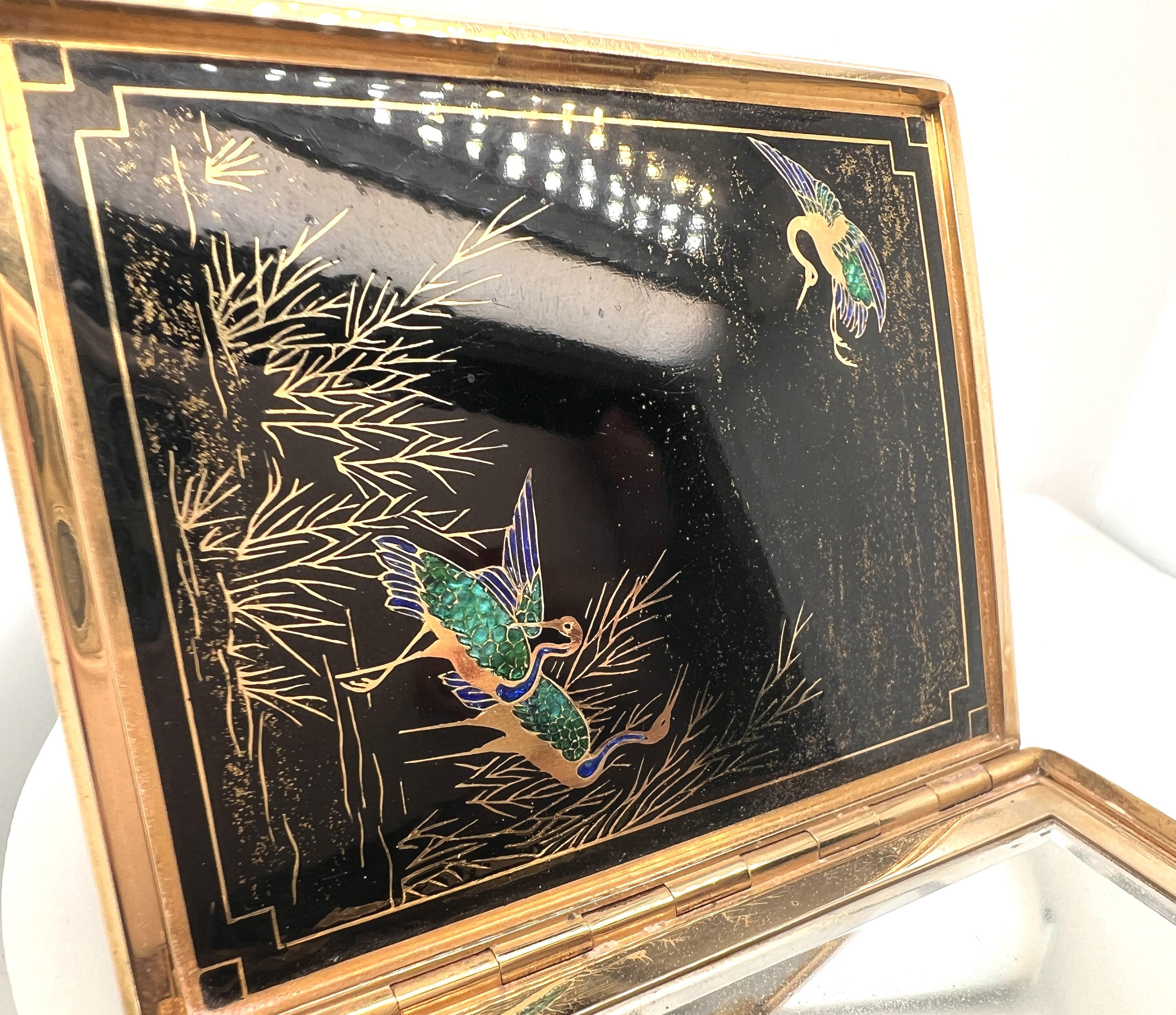 Van Cleef & Arpels 18k Gold And Enamel Compact In Good Condition For Sale In New York, NY