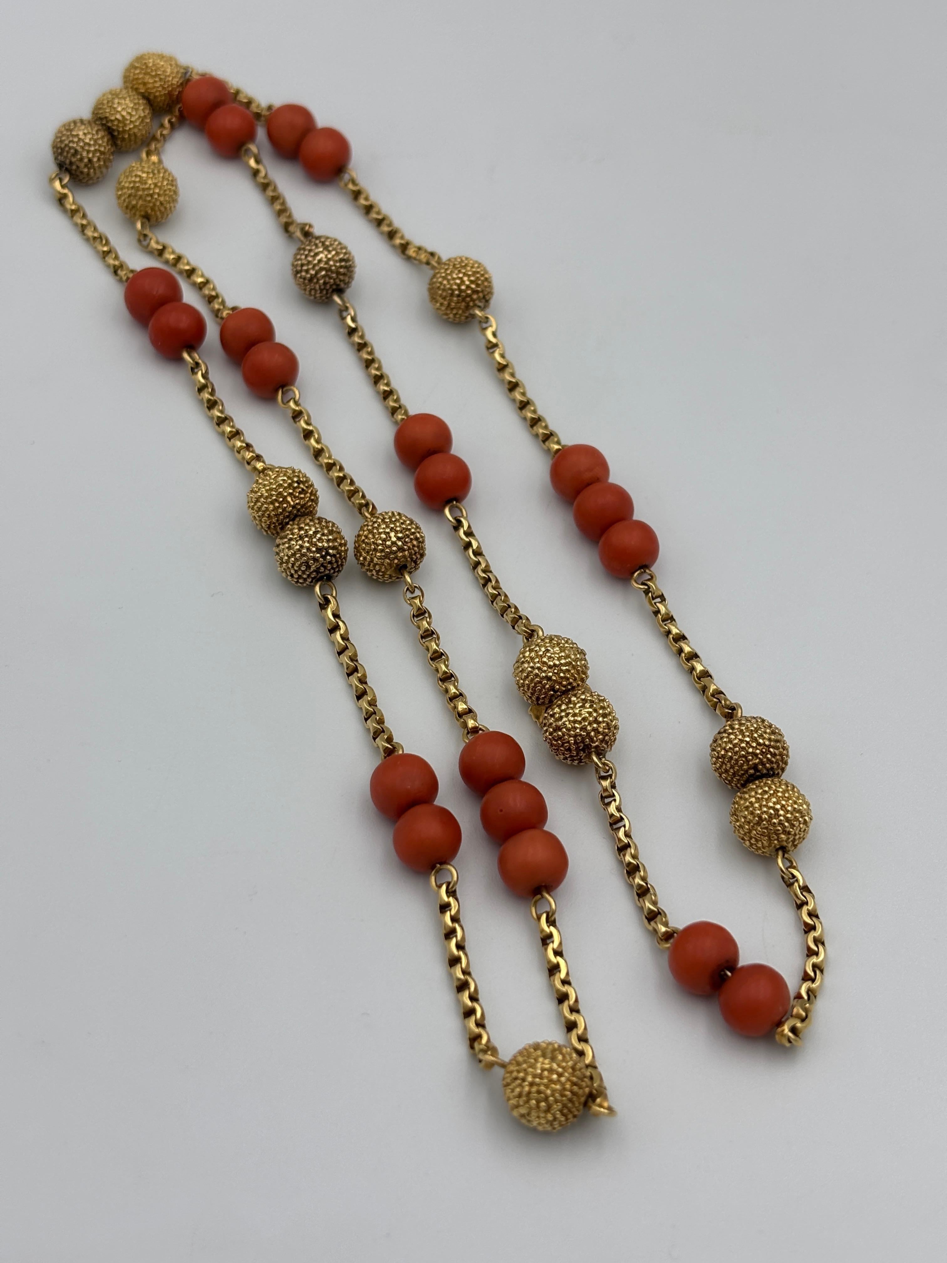 Van Cleef & Arpels - Collana con sfere e coralli in oro 18k in vendita 1
