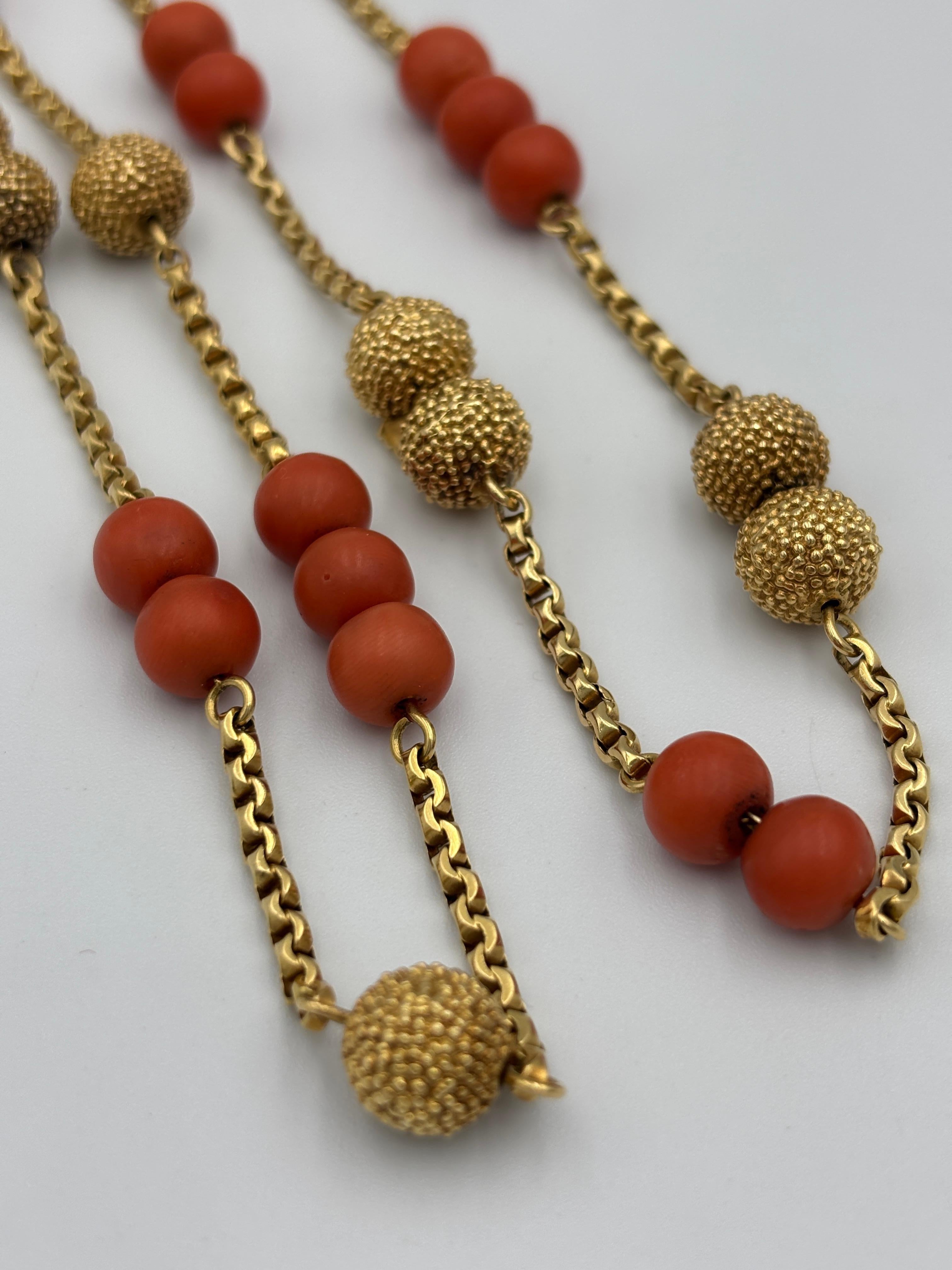 Van Cleef & Arpels - Collana con sfere e coralli in oro 18k in vendita 2