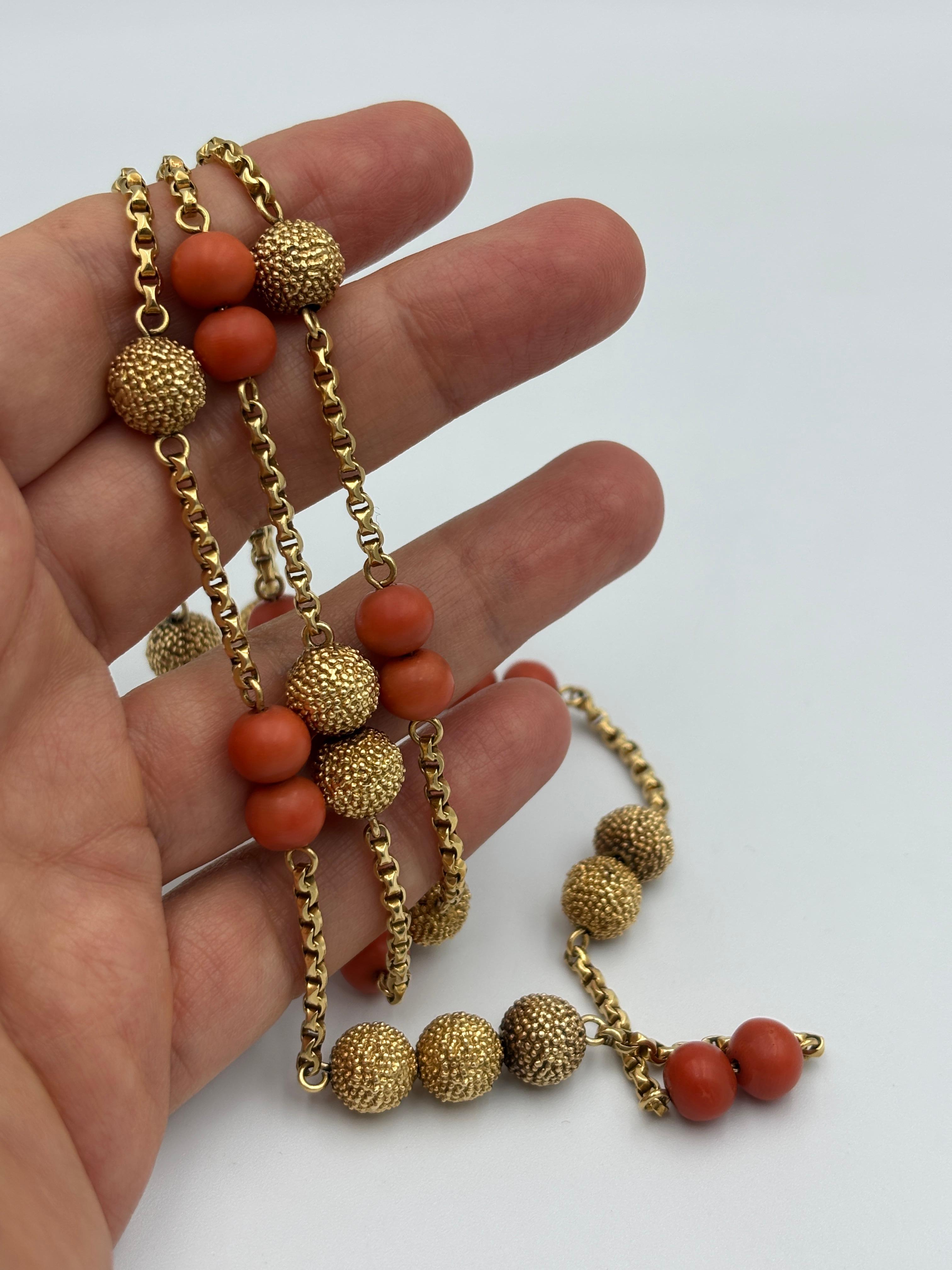 Van Cleef & Arpels - Collana con sfere e coralli in oro 18k in vendita 3