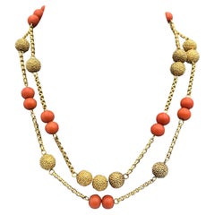 Collar de bolas y cuentas de coral Van Cleef & Arpels de oro de 18 quilates