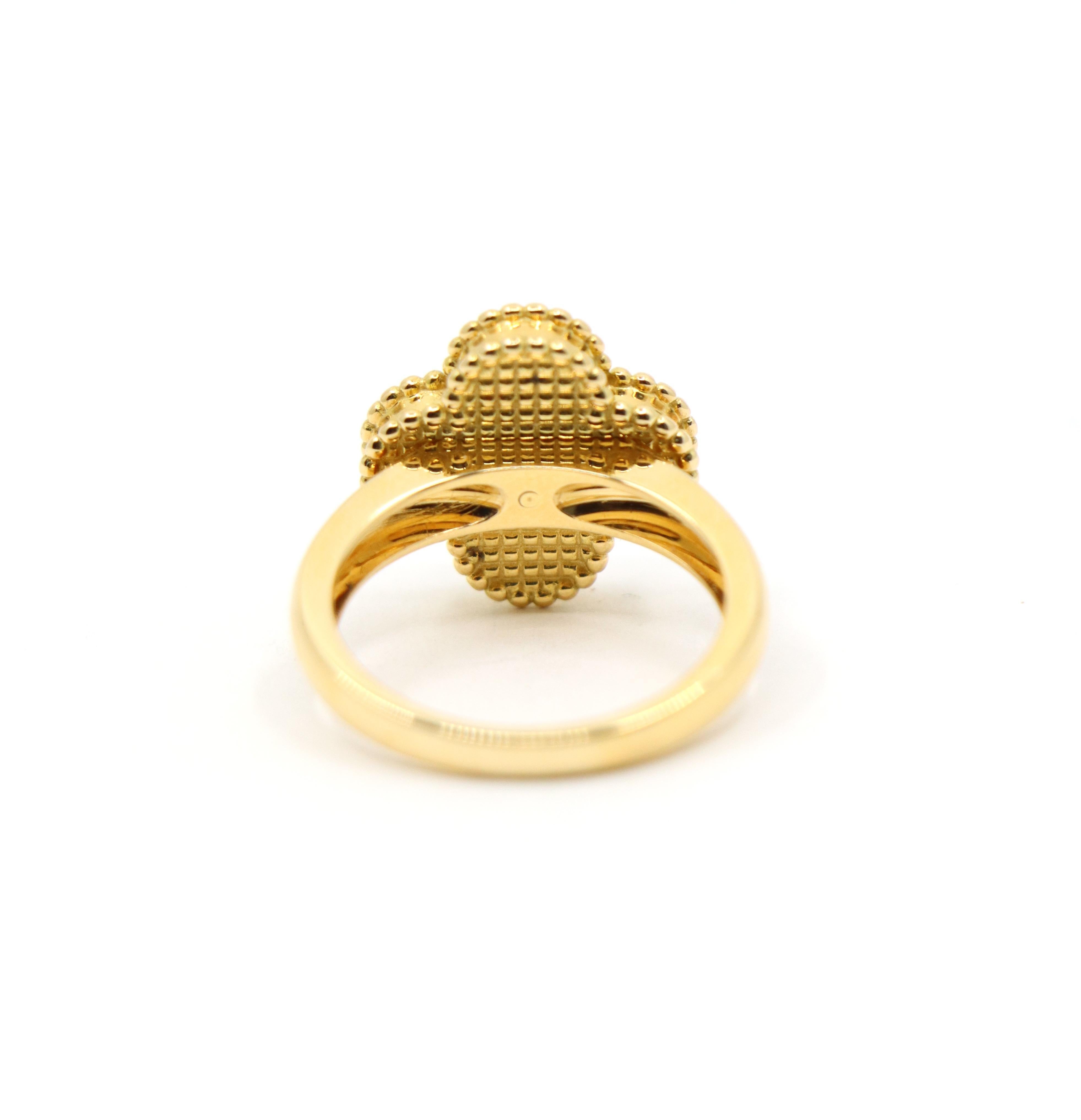 Women's or Men's Van Cleef & Arpels 18K Gold Carnelian Diamond Alhambra Ring For Sale