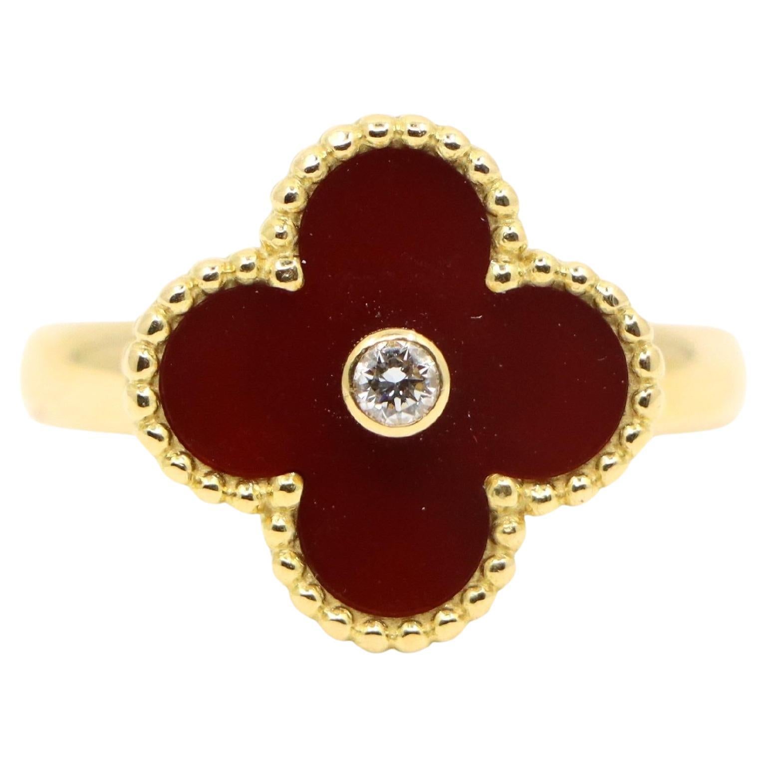 Van Cleef & Arpels Alhambra-Ring aus 18 Karat Gold mit Karneol-Diamant