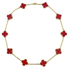 Van Cleef & Arpels, collier Alhambra vintage en or 18 carats et cornaline